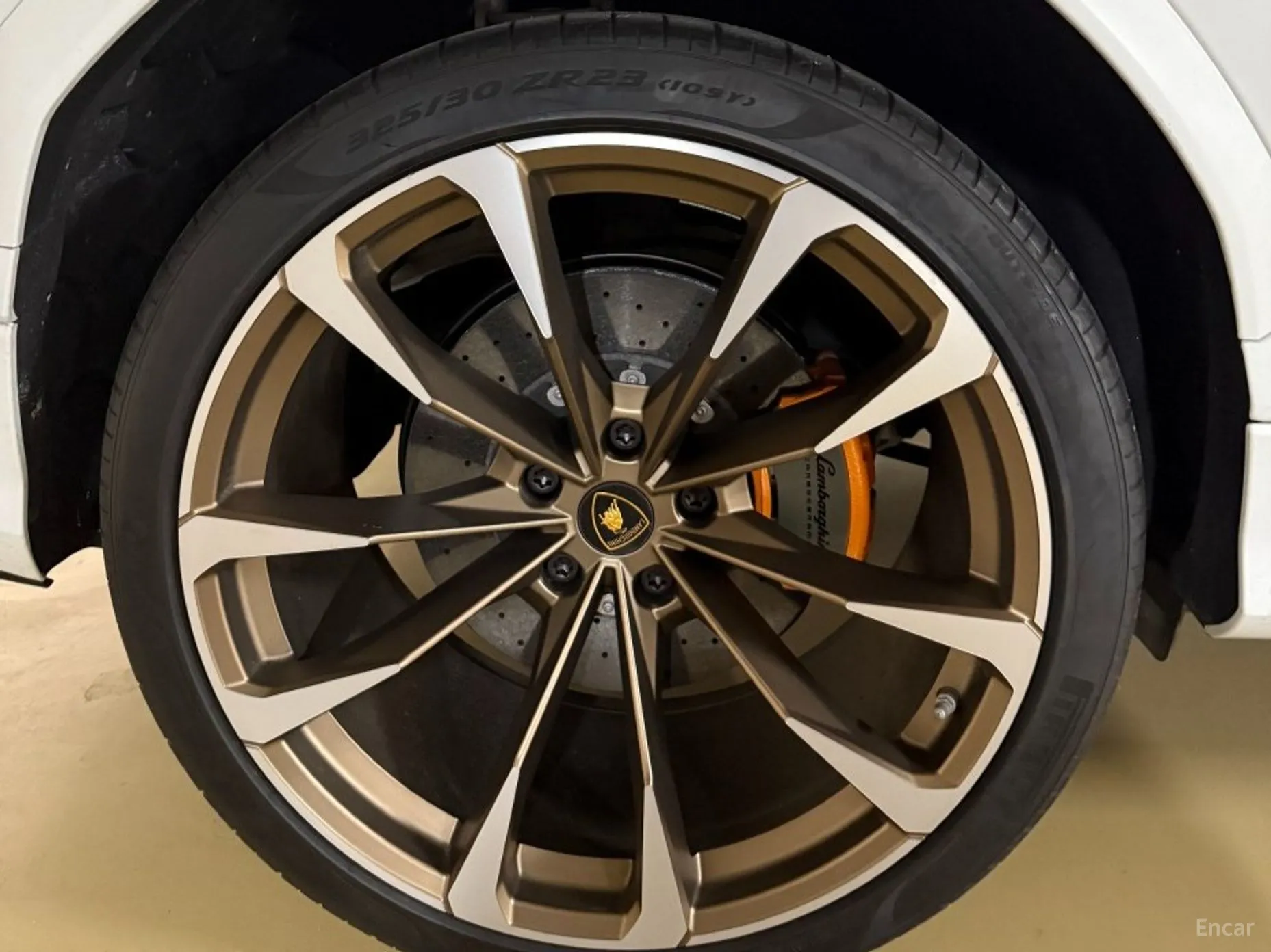 Lamborghini Urus превью 12