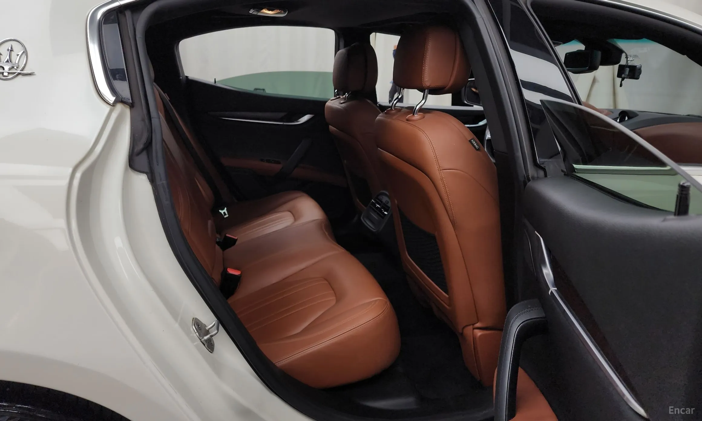 Maserati Ghibli превью 12
