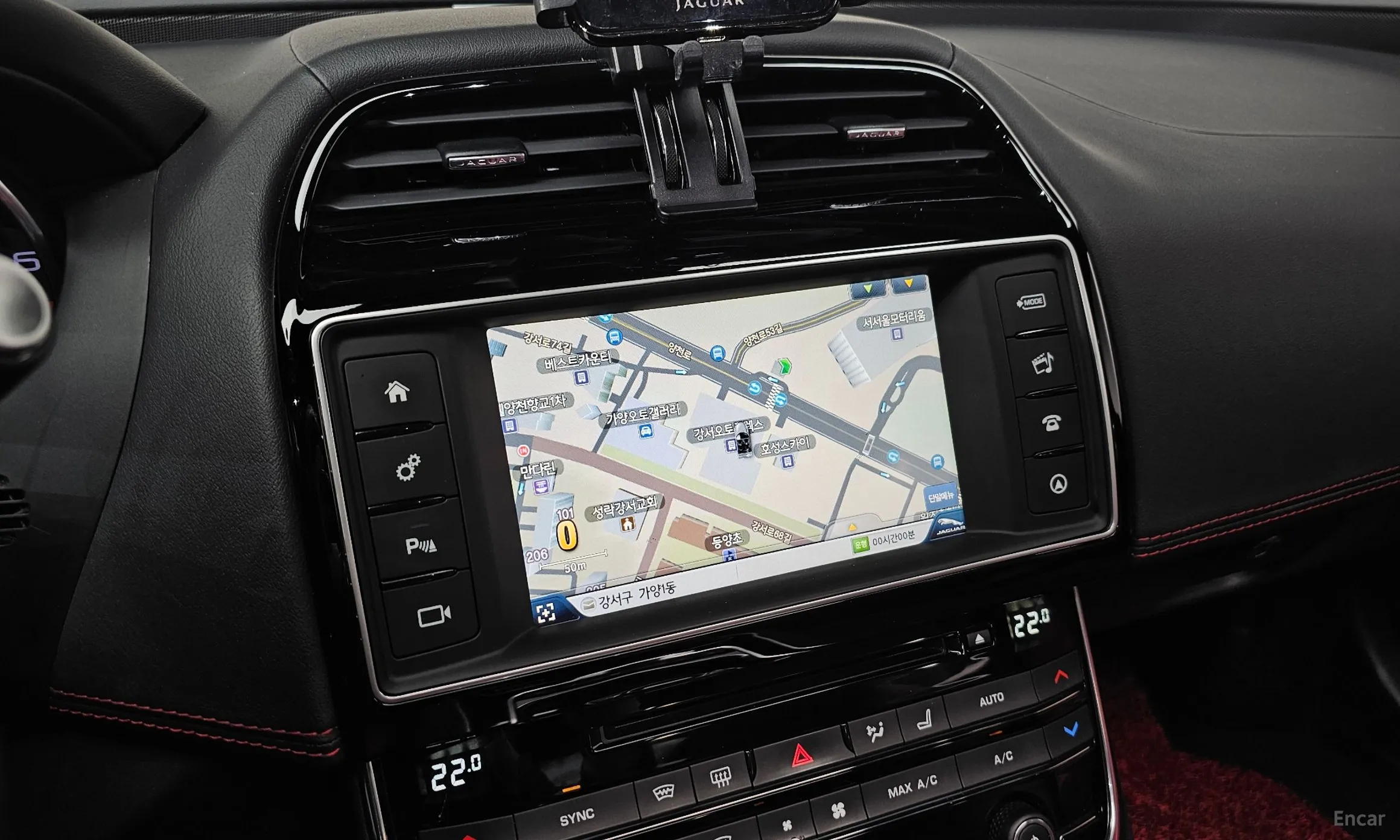 Jaguar XE превью 14