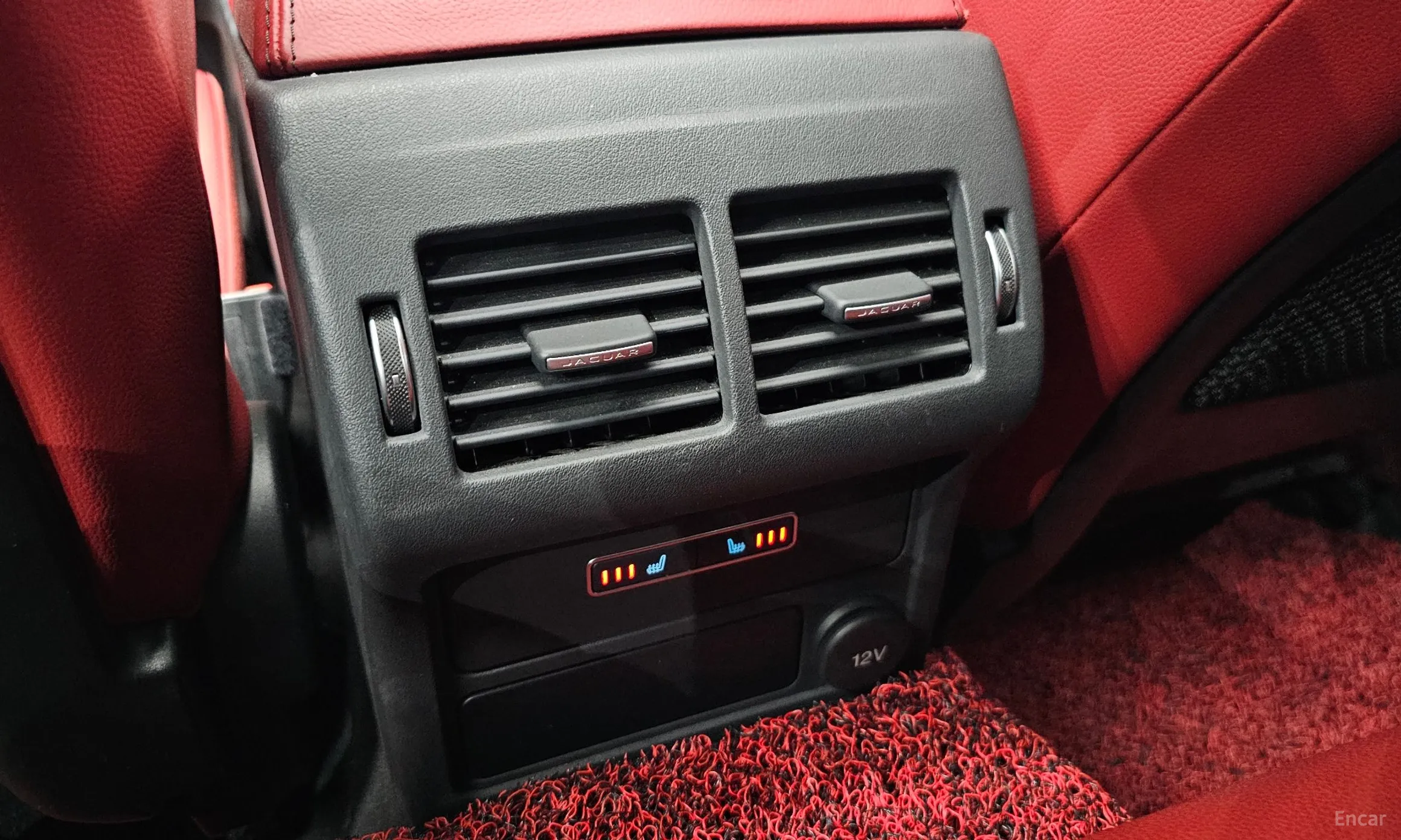 Jaguar XE превью 19