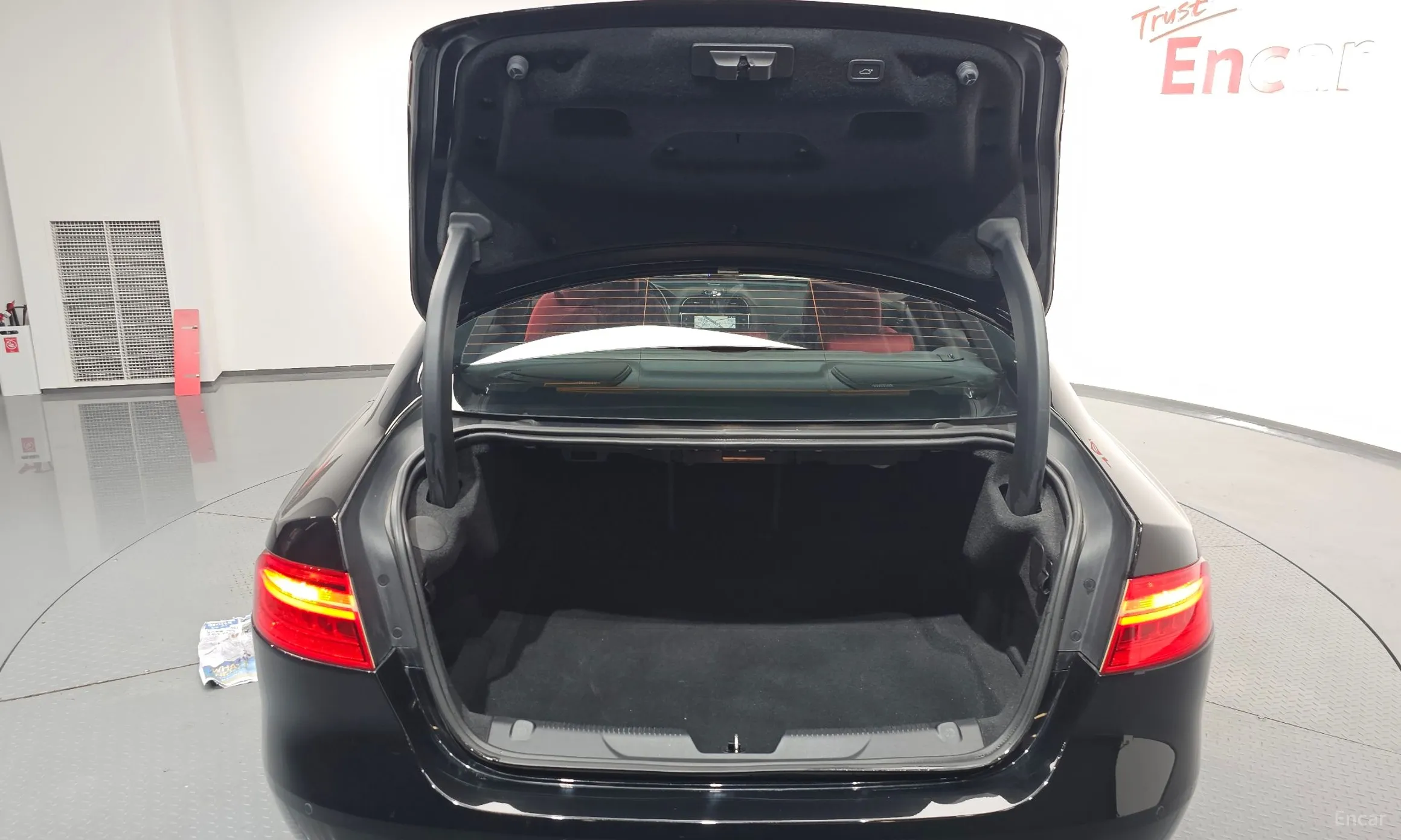 Jaguar XE превью 20
