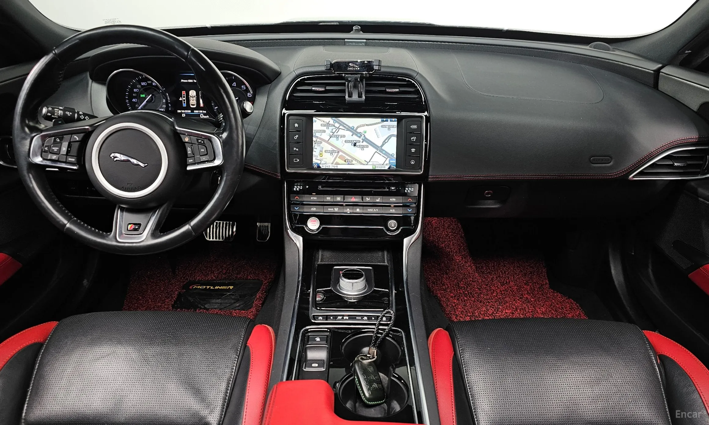 Jaguar XE превью 7