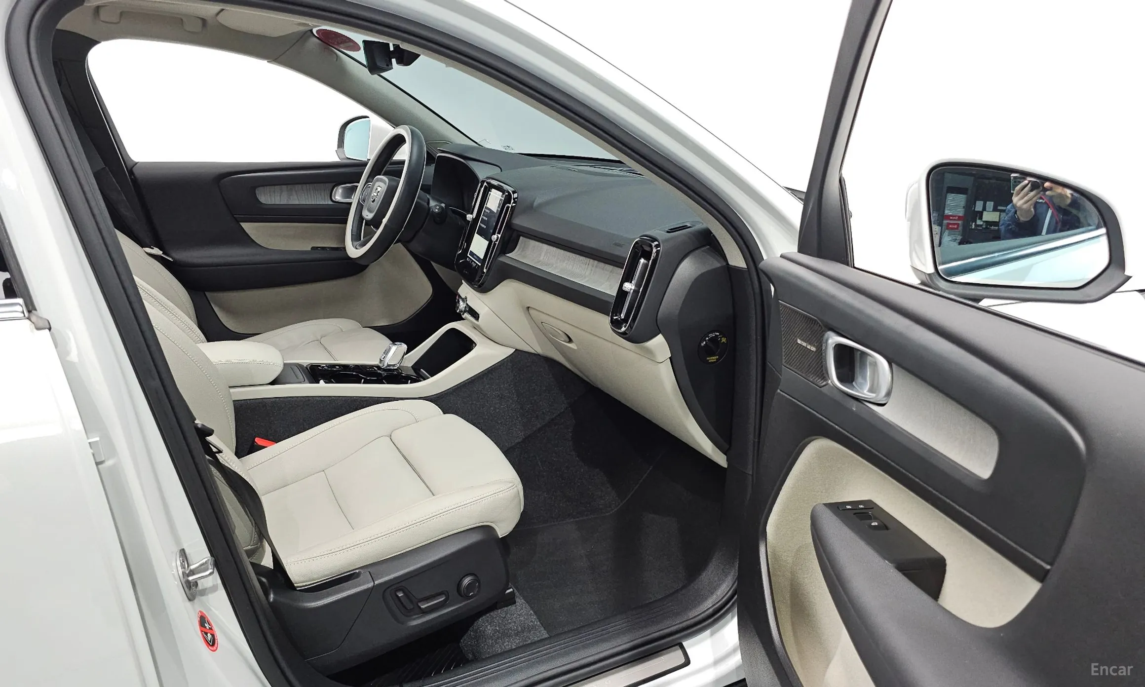 Volvo XC40 превью 10