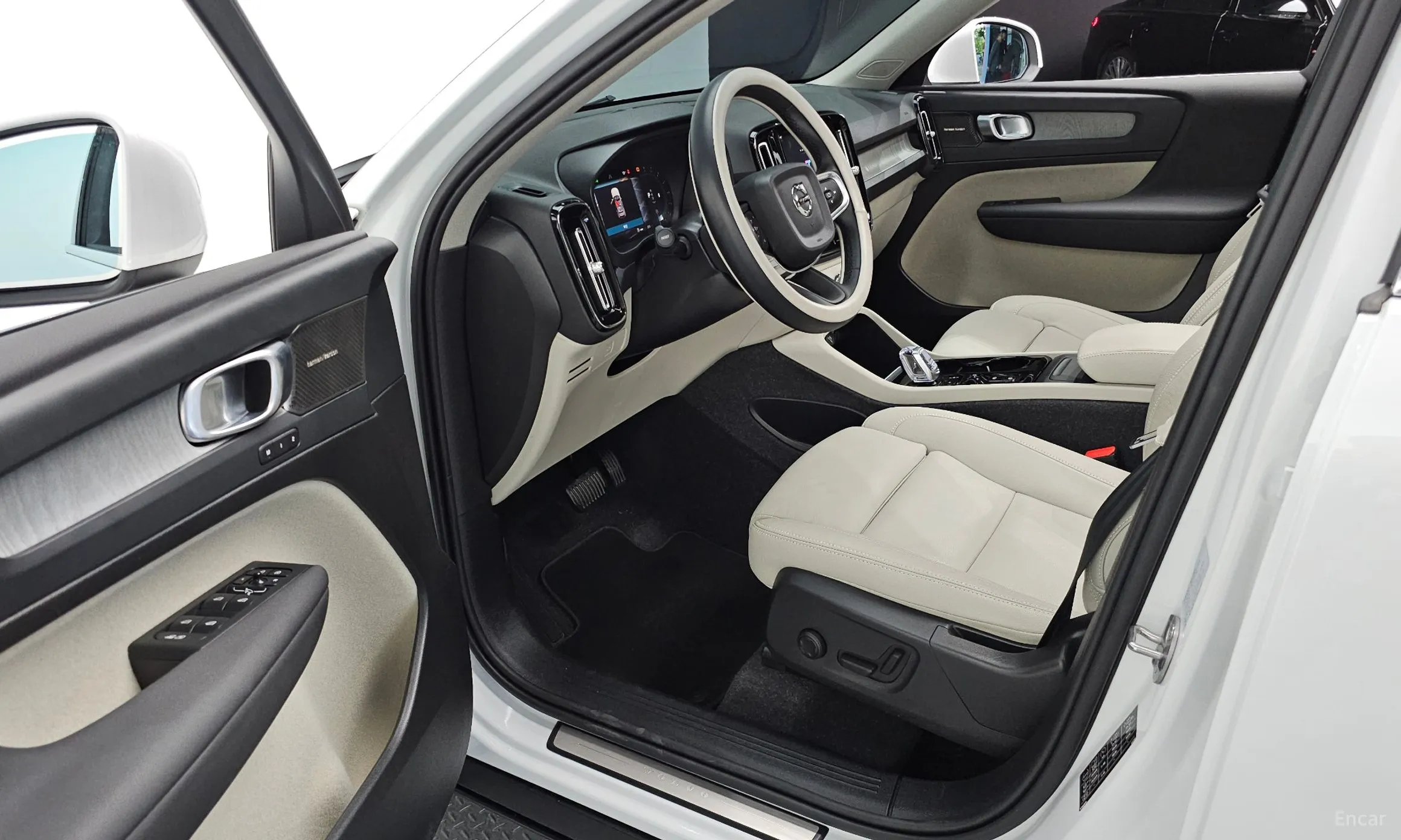Volvo XC40 превью 11