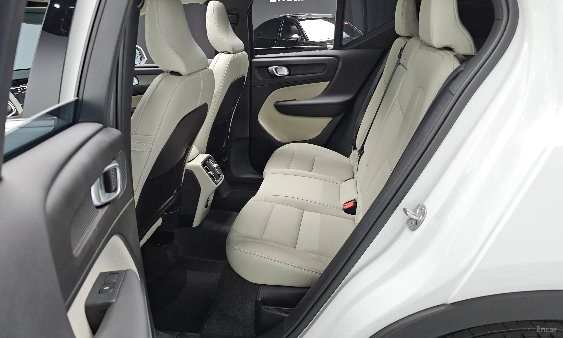 Volvo XC40 превью 12