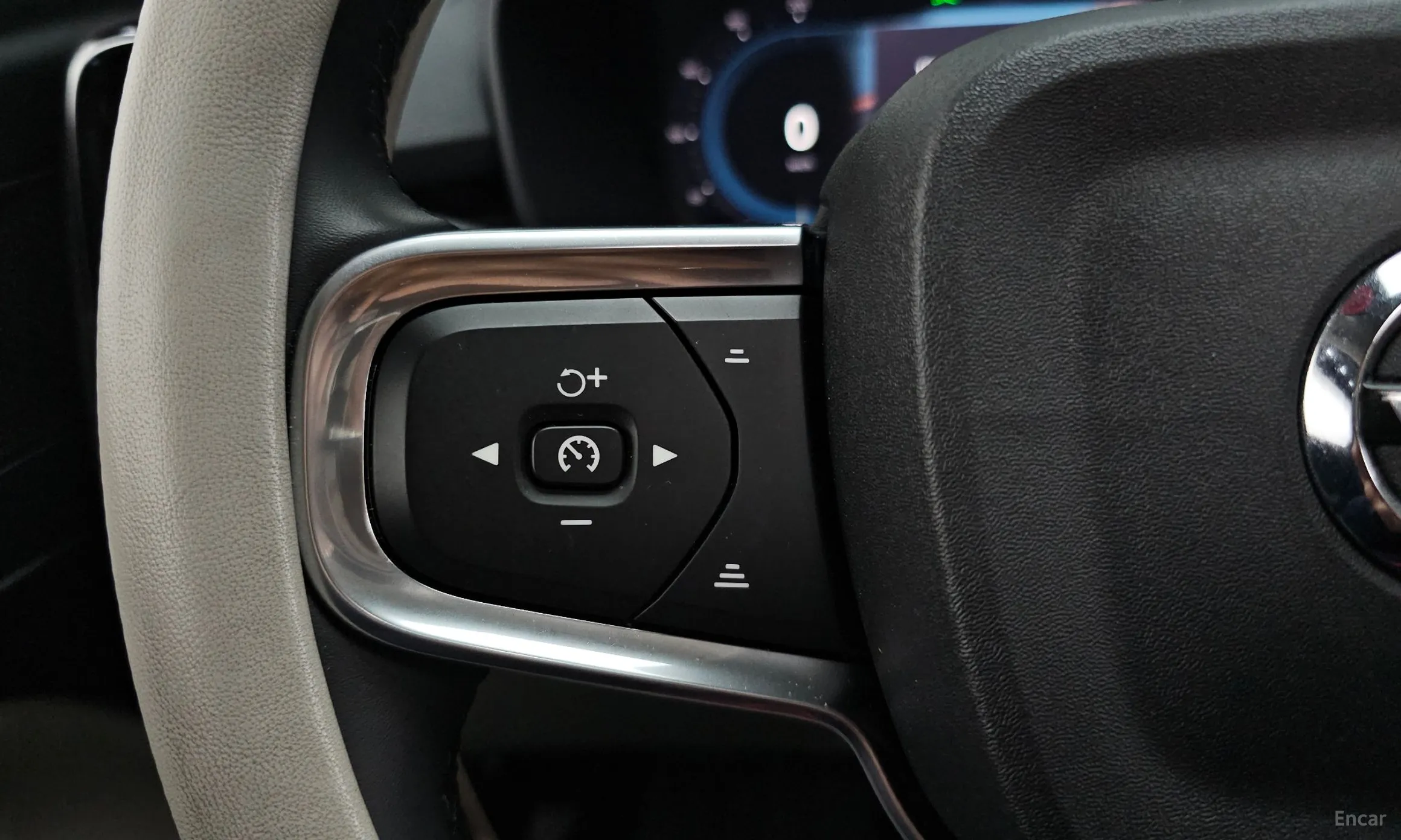 Volvo XC40 превью 18