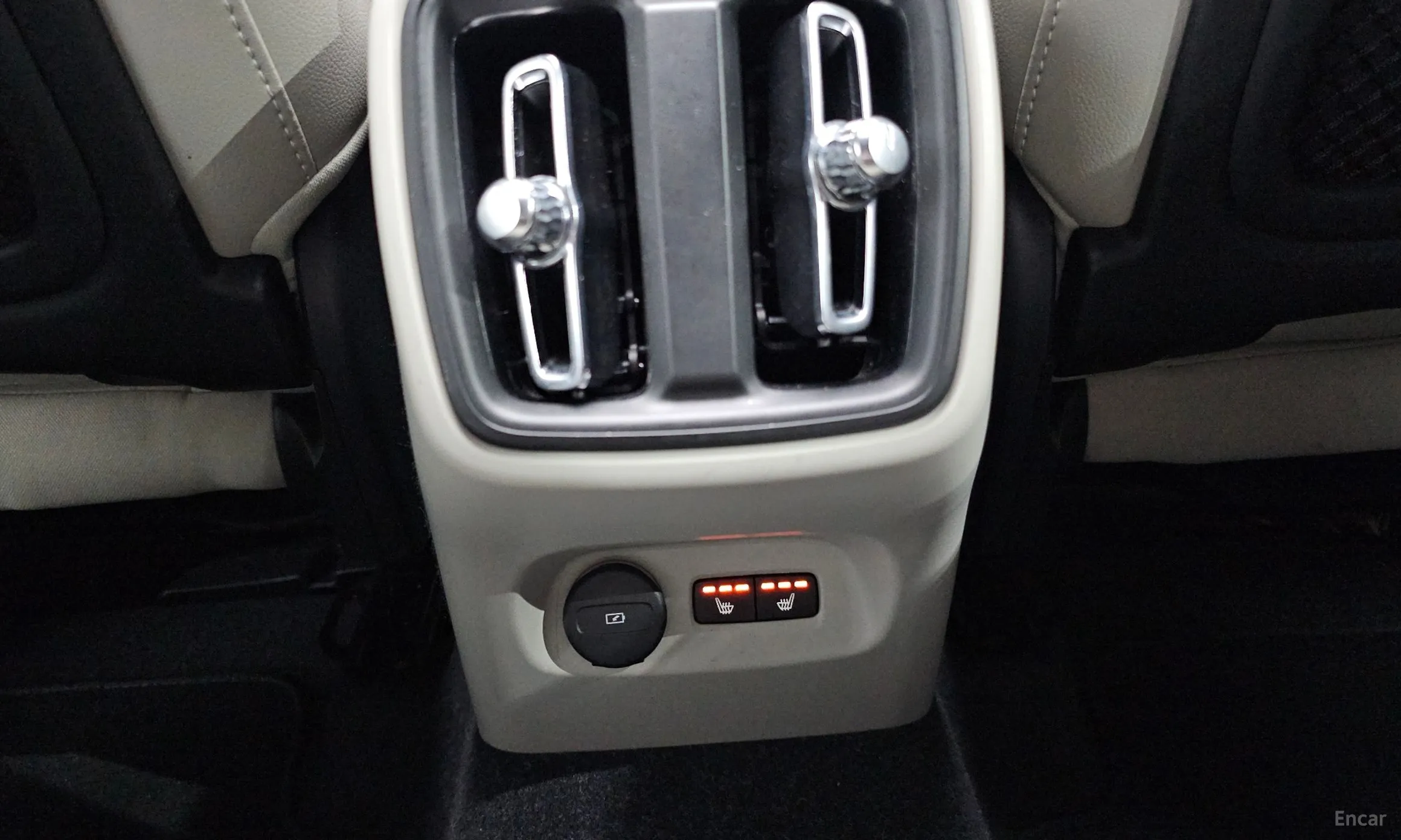 Volvo XC40 превью 19