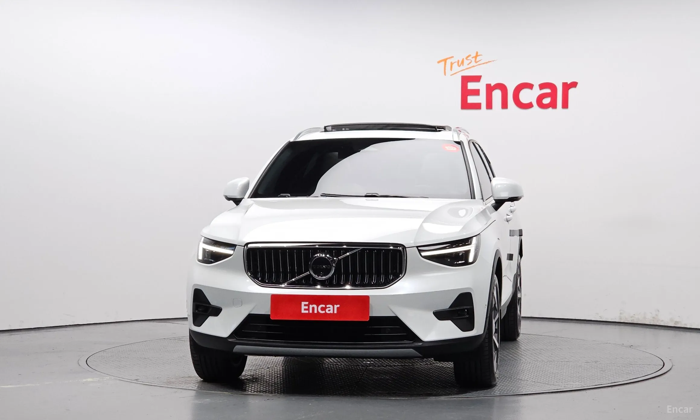 Volvo XC40 превью 3