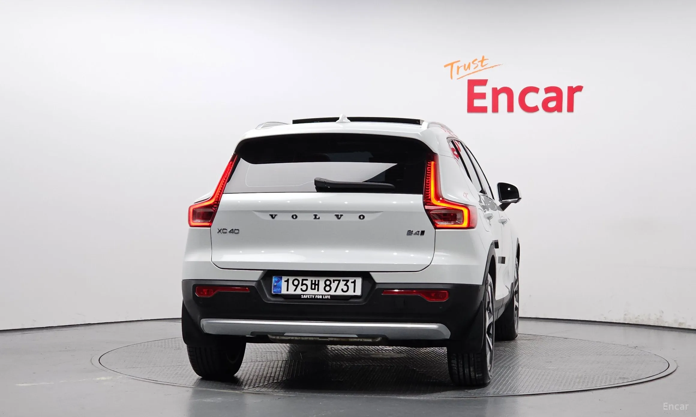 Volvo XC40 превью 4