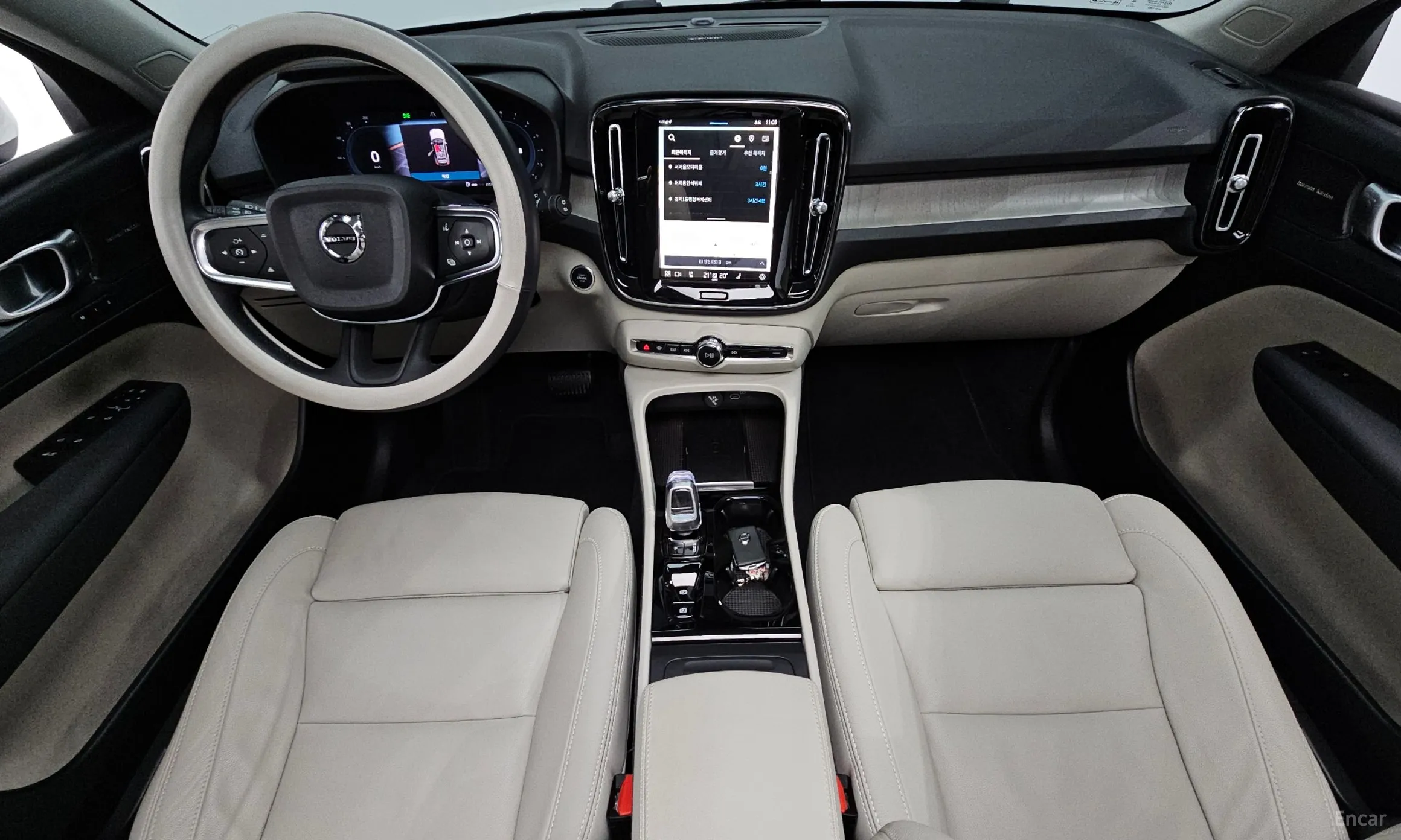 Volvo XC40 превью 7