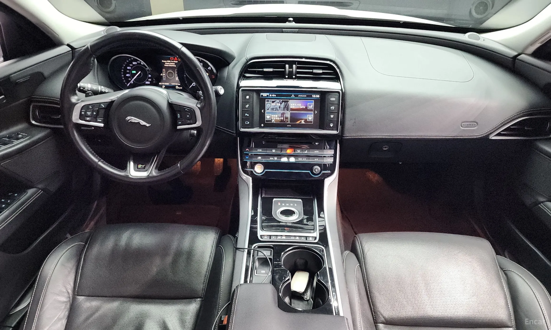 Jaguar XE превью 7