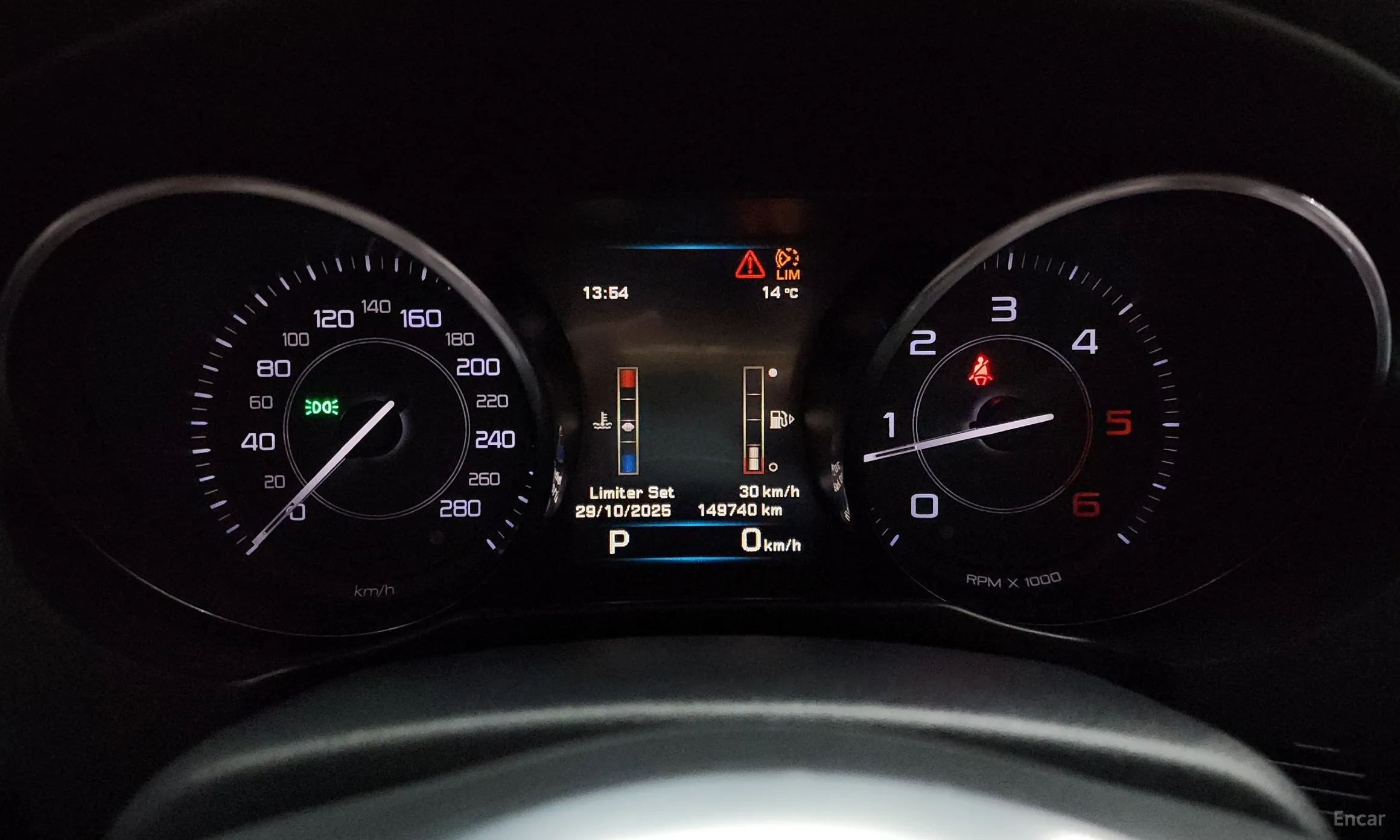 Jaguar XE превью 8