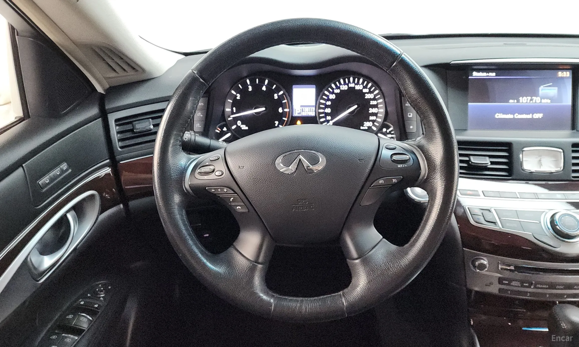 Infiniti Q70 превью 13