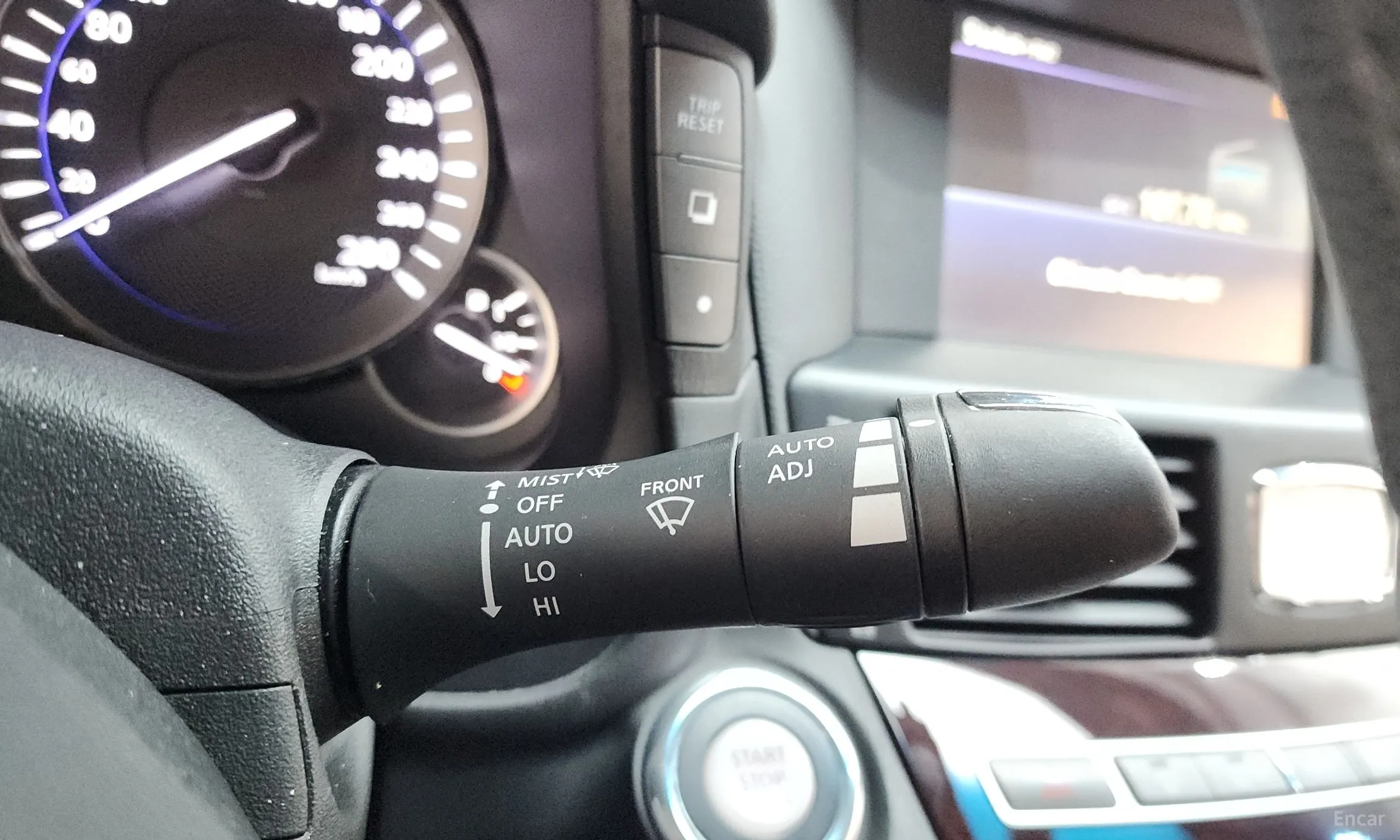 Infiniti Q70 превью 14