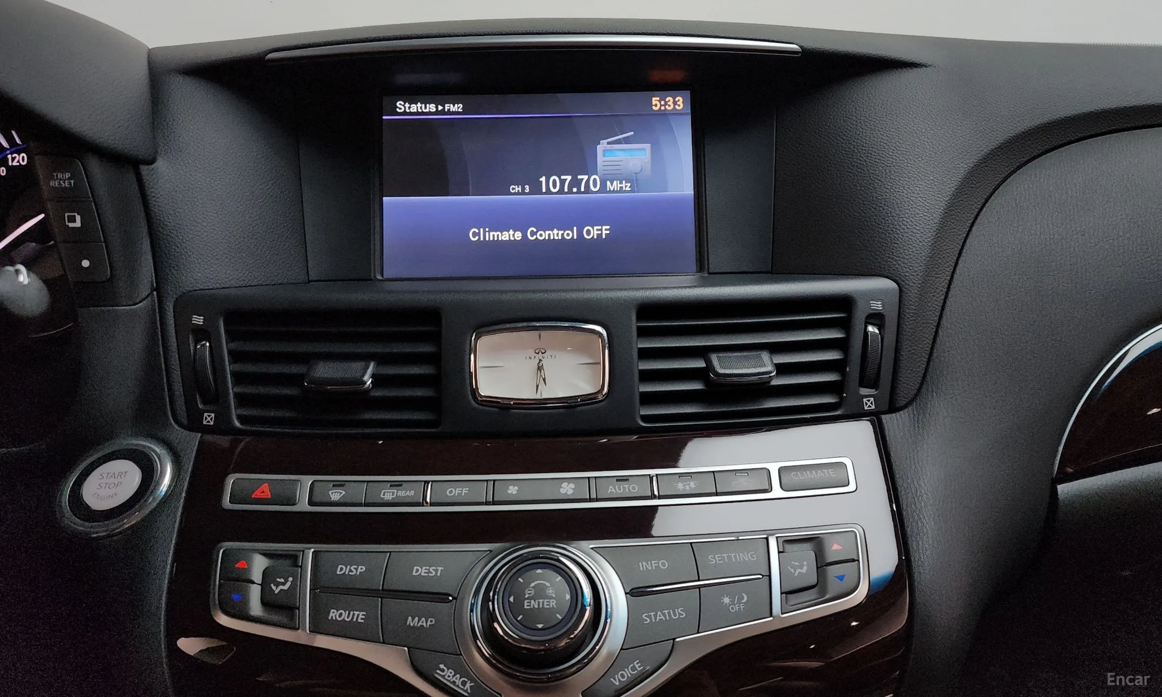 Infiniti Q70 превью 16