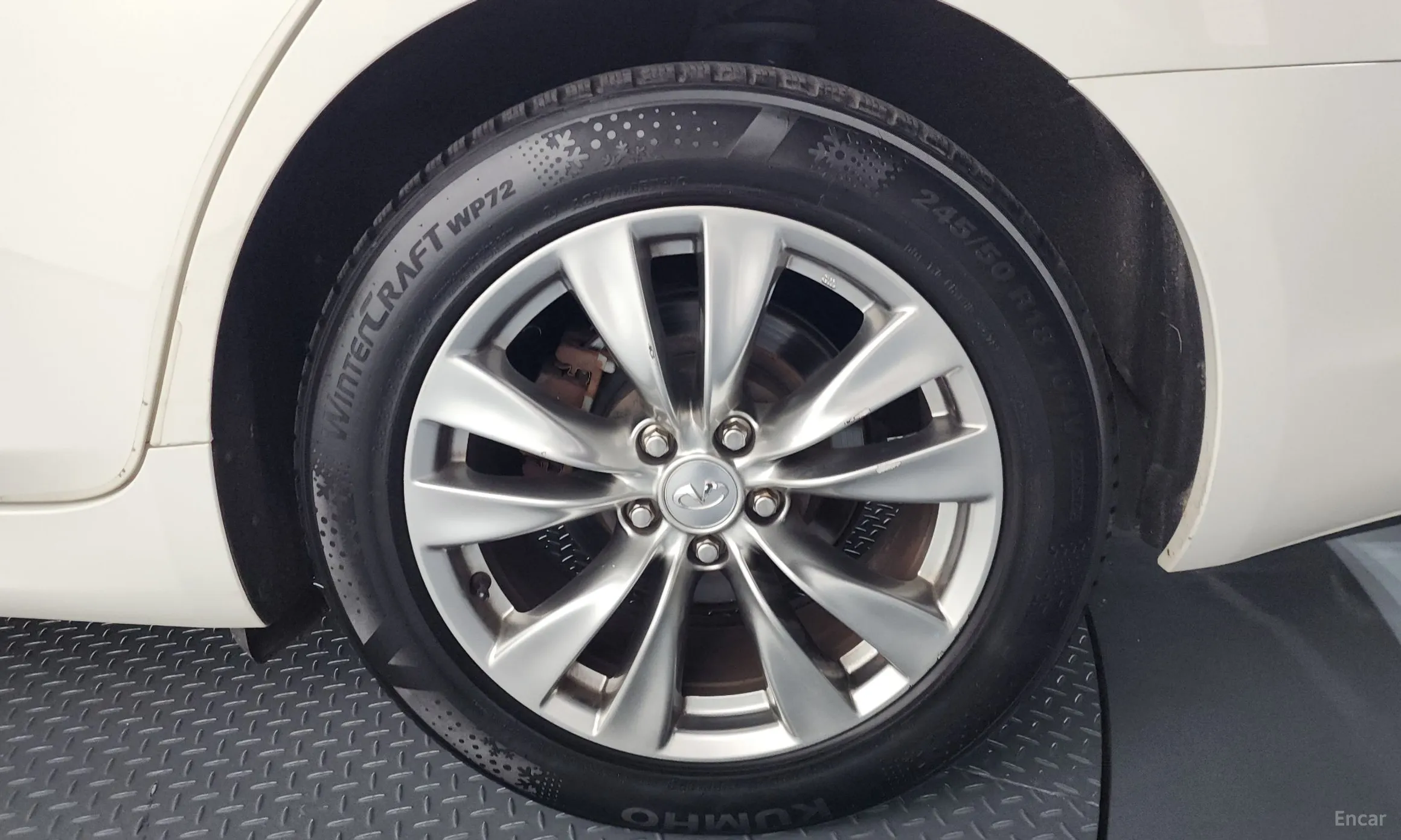 Infiniti Q70 превью 5