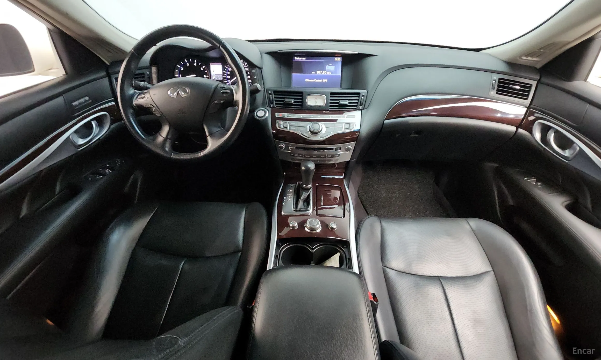 Infiniti Q70 превью 7
