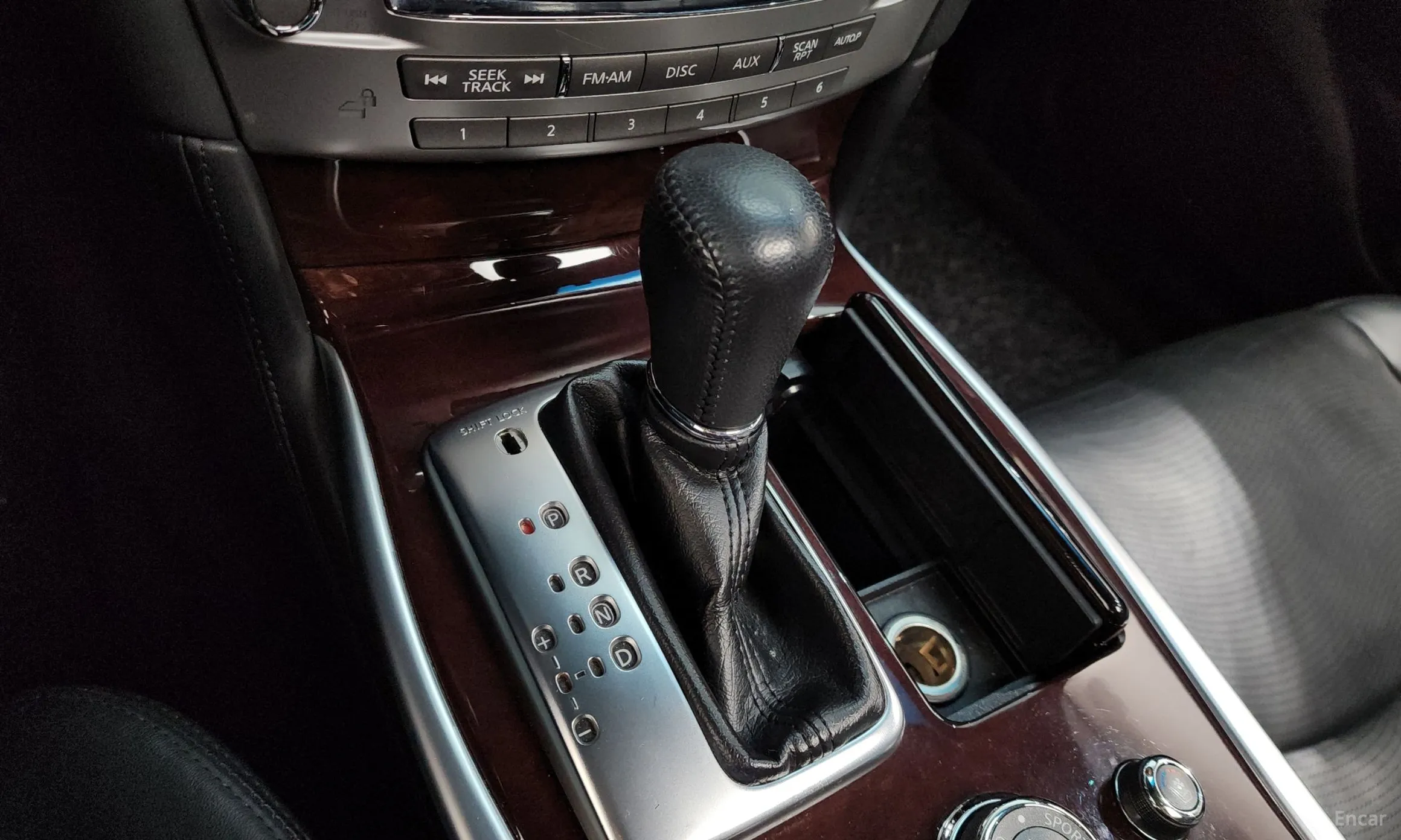 Infiniti Q70 превью 9