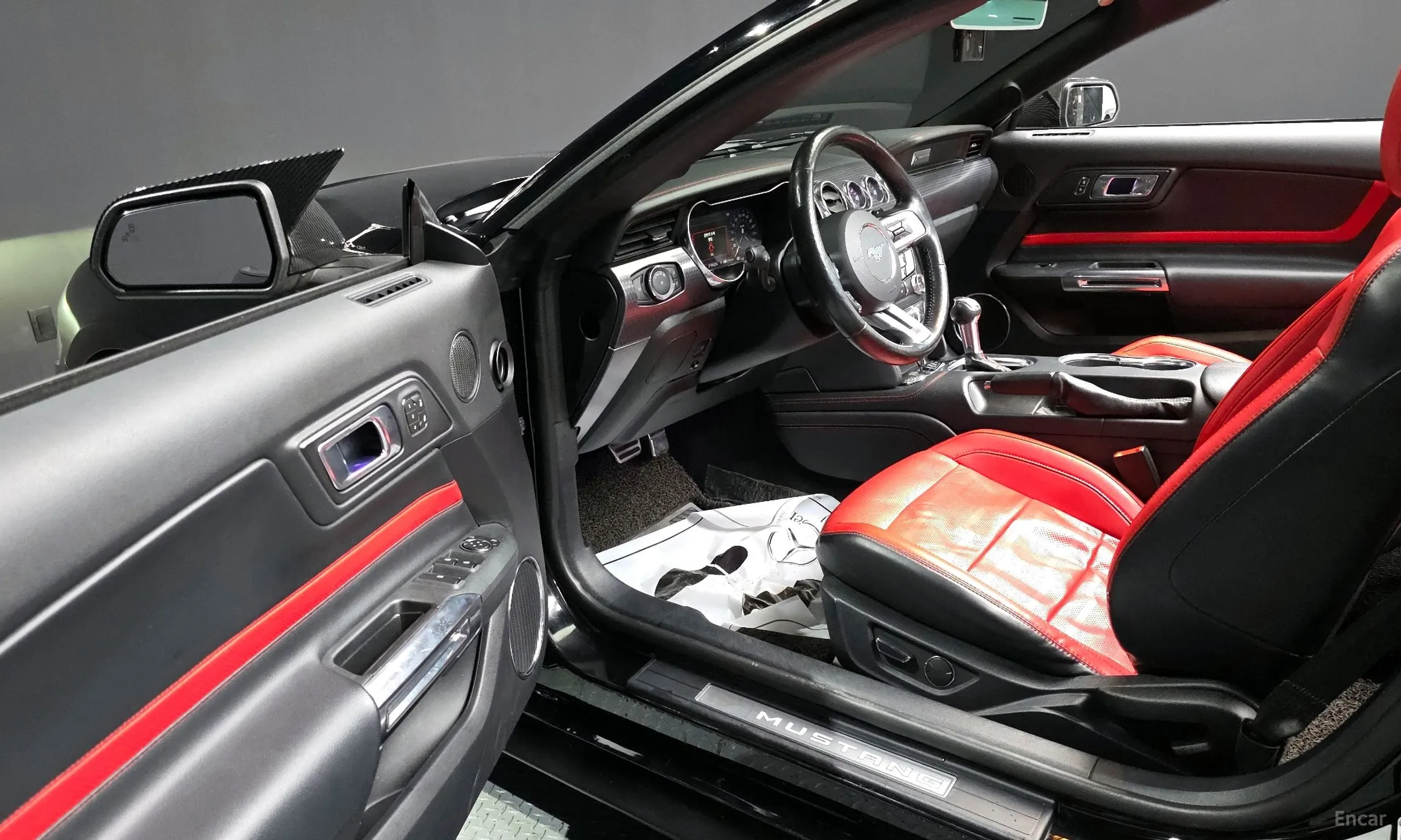 Ford Mustang превью 10