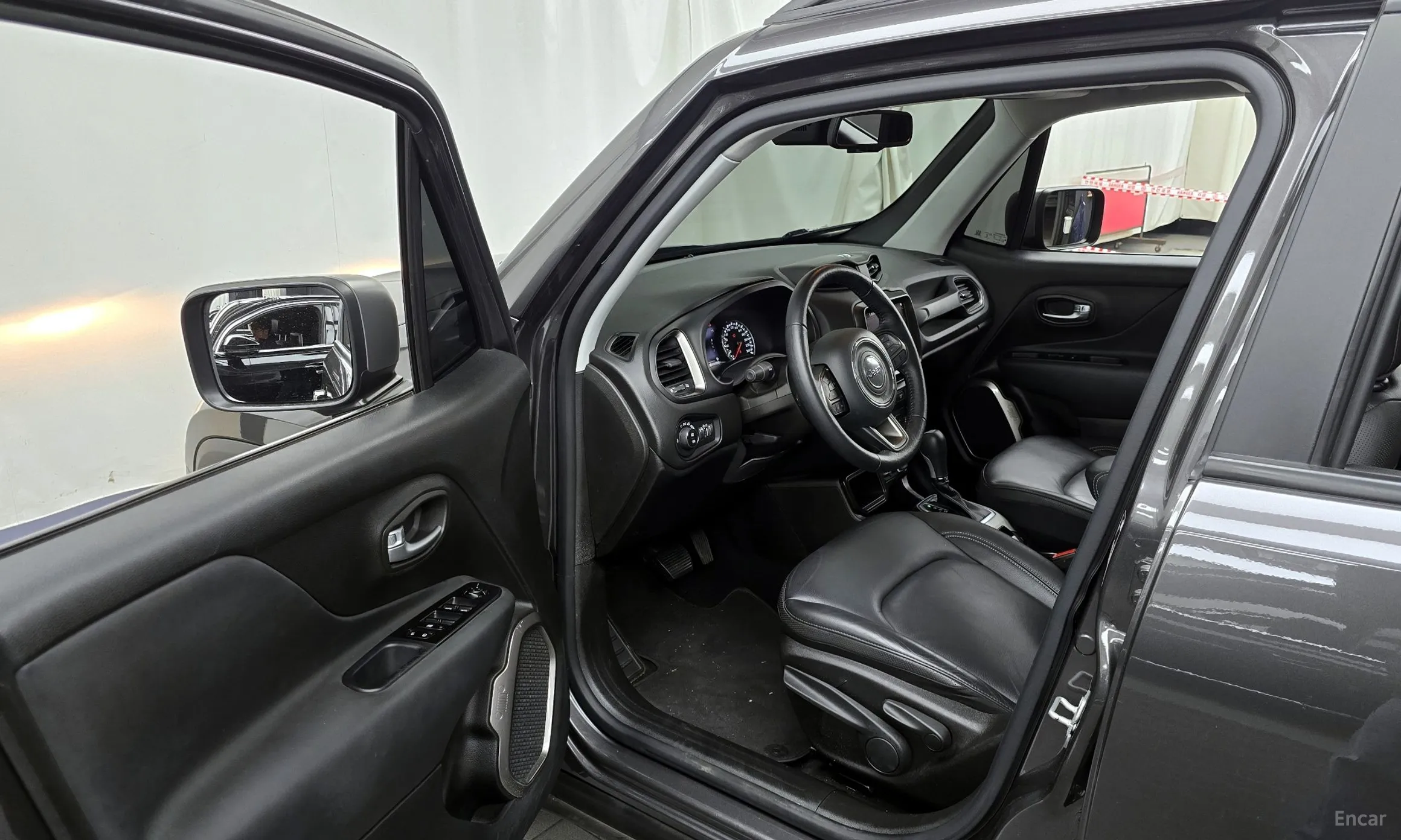 Jeep Renegade превью 10