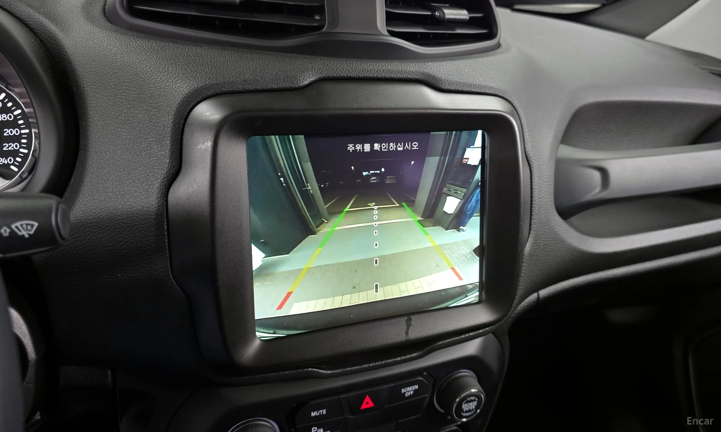 Jeep Renegade превью 15