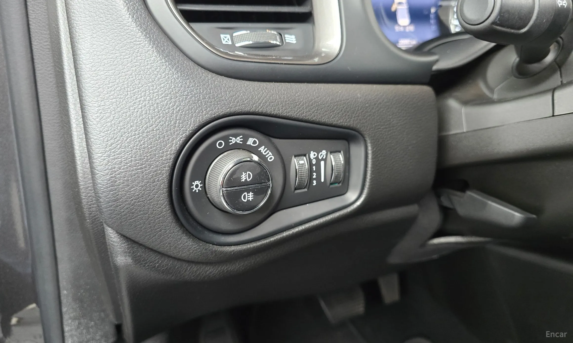 Jeep Renegade превью 17
