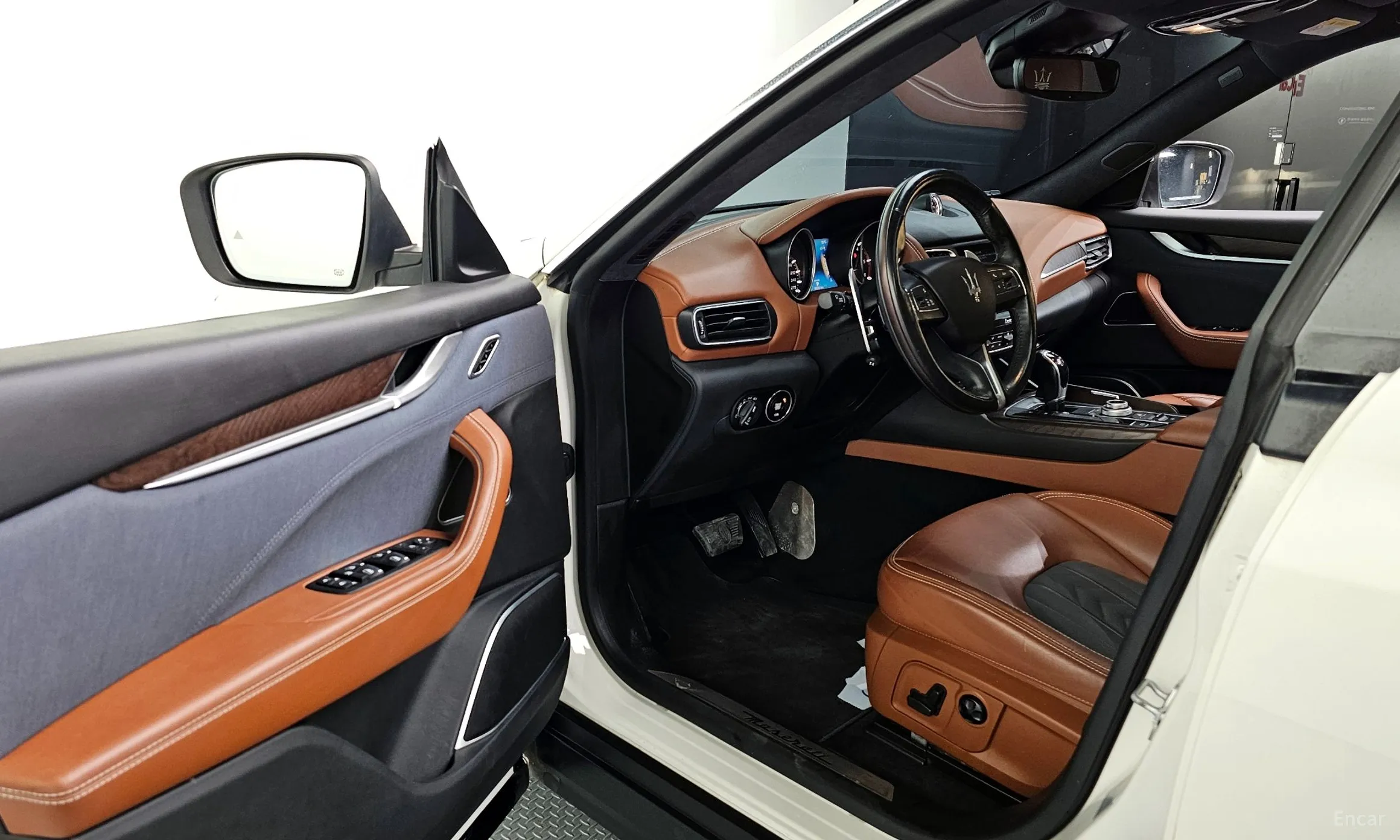 Maserati Levante превью 10