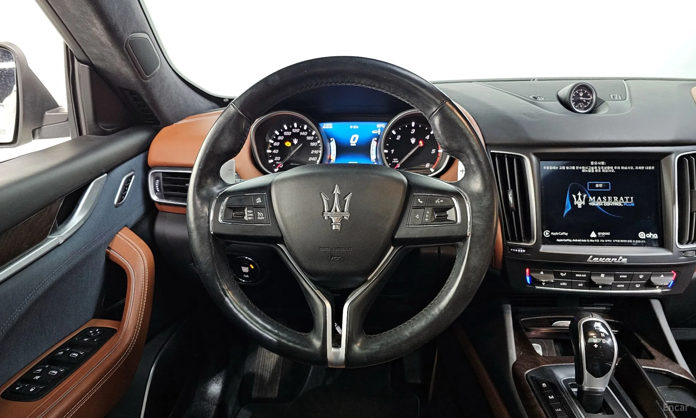 Maserati Levante превью 13
