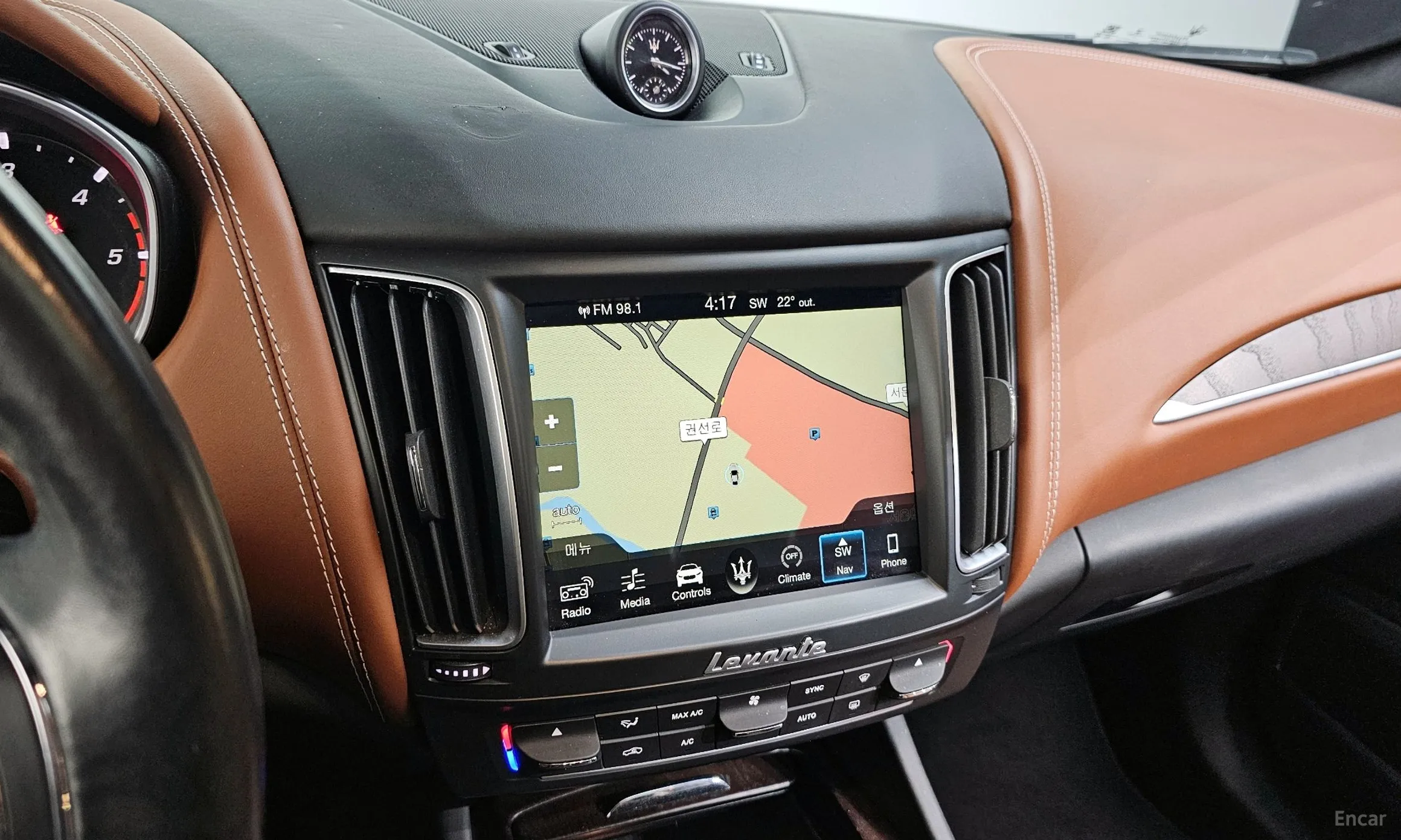 Maserati Levante превью 15
