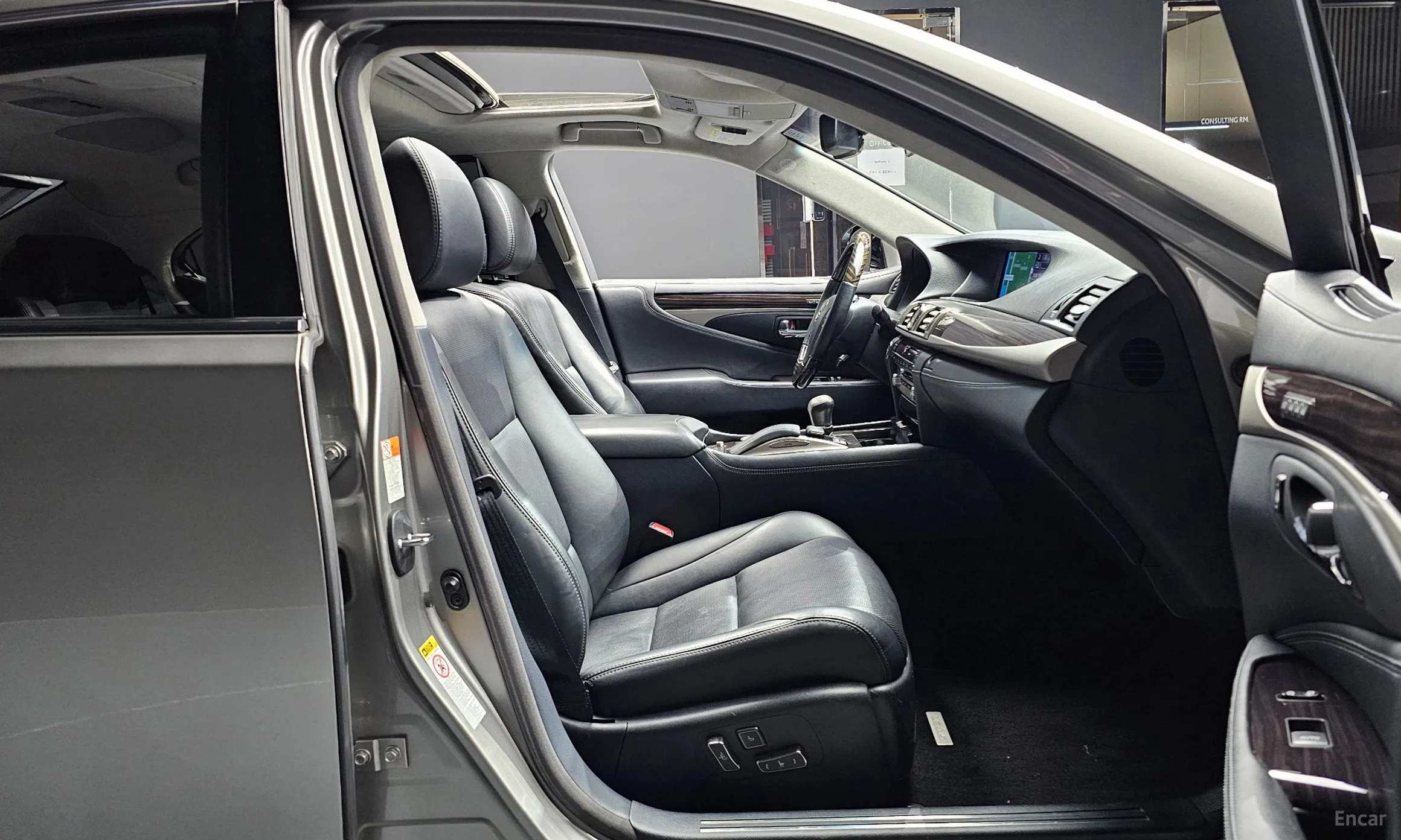 Lexus LS460 превью 10