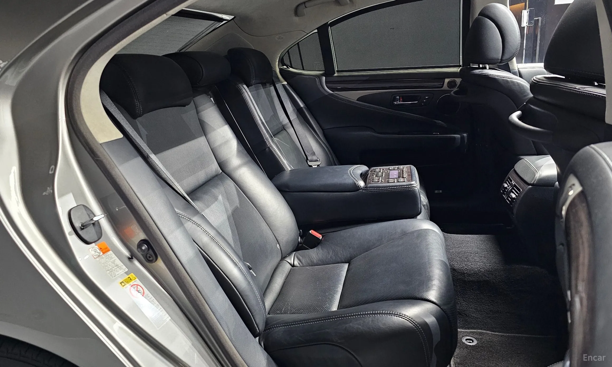 Lexus LS460 превью 12