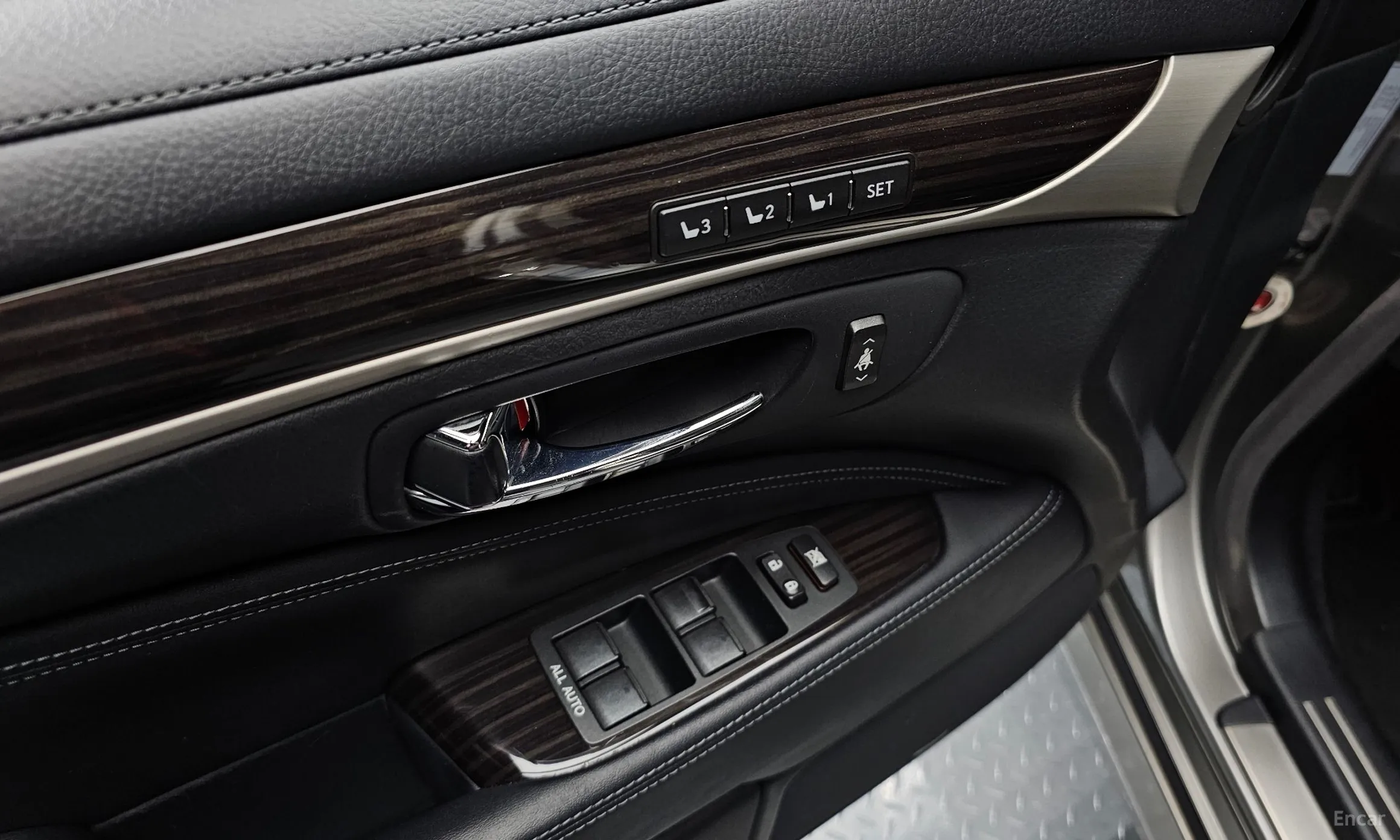 Lexus LS460 превью 16