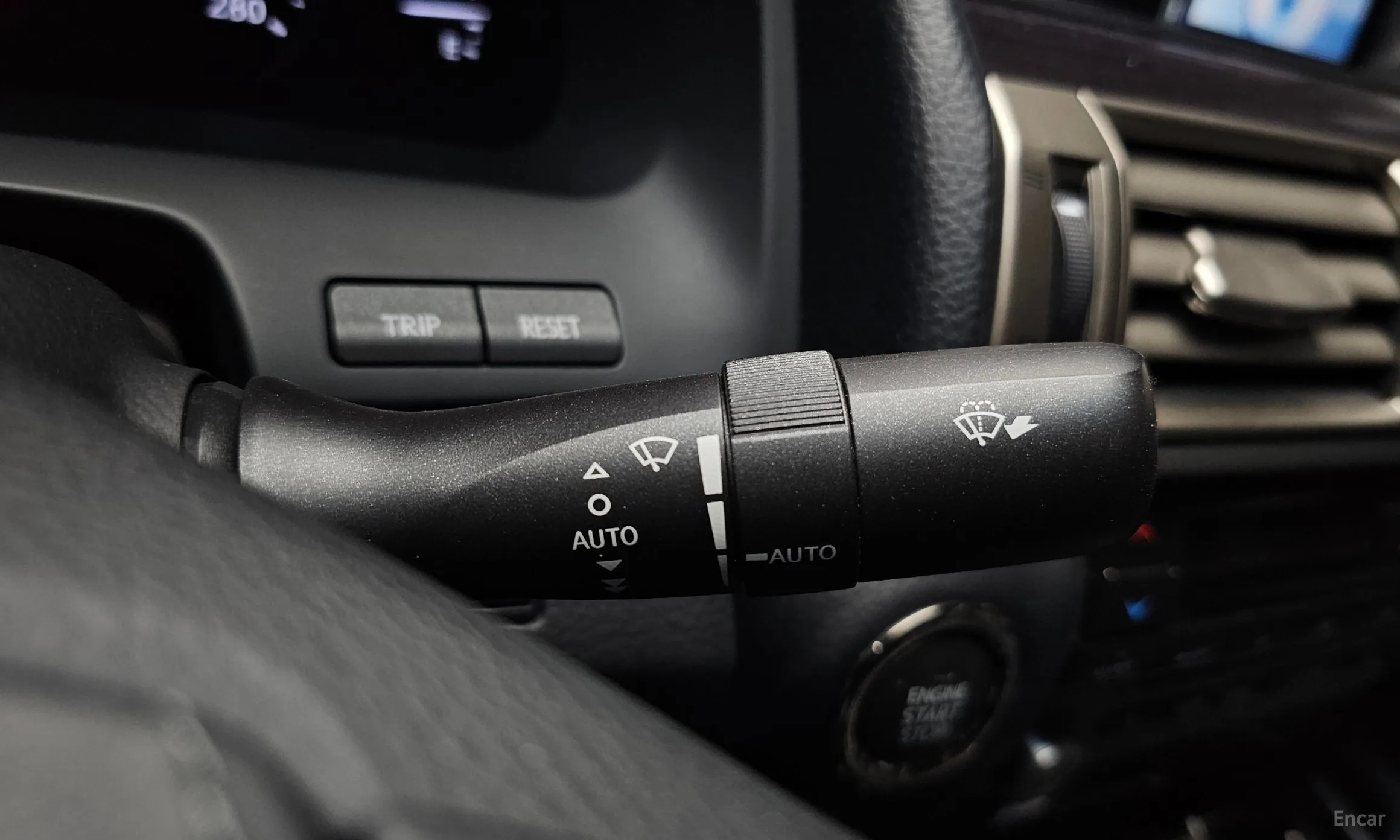 Lexus LS460 превью 18