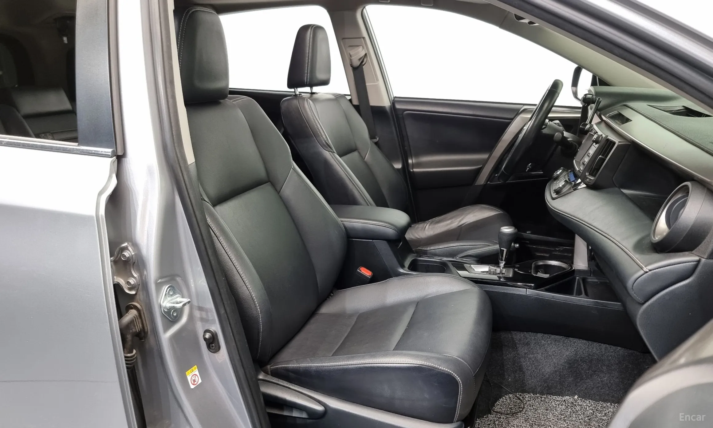 Toyota RAV4 превью 10