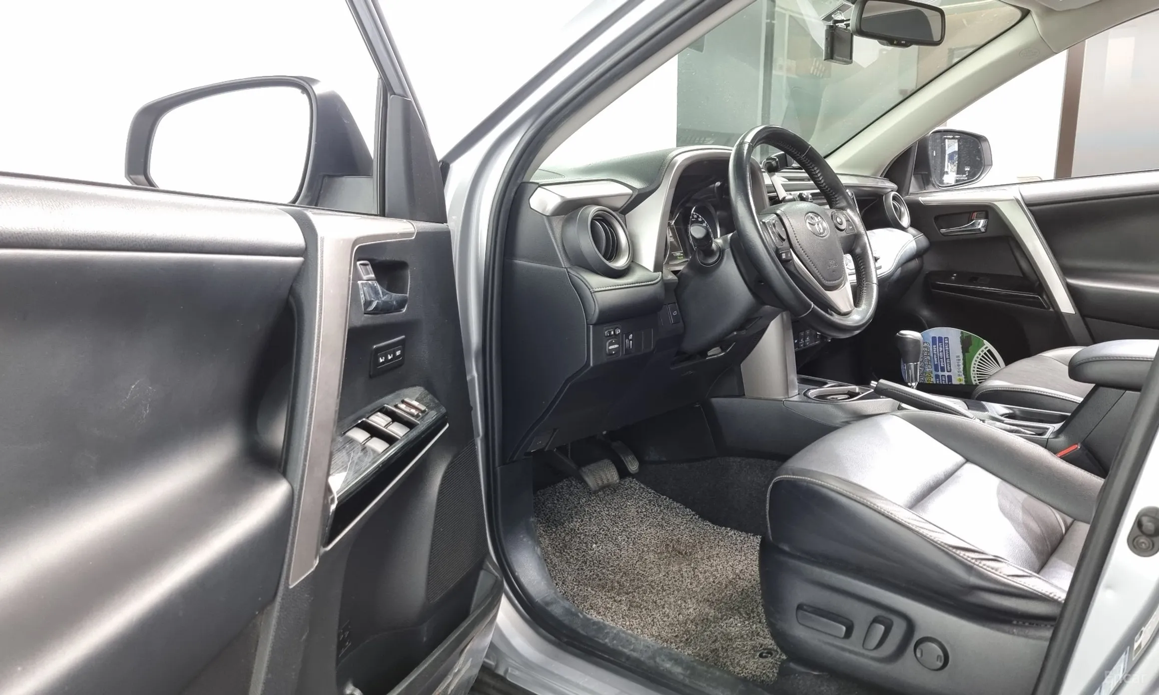 Toyota RAV4 превью 11