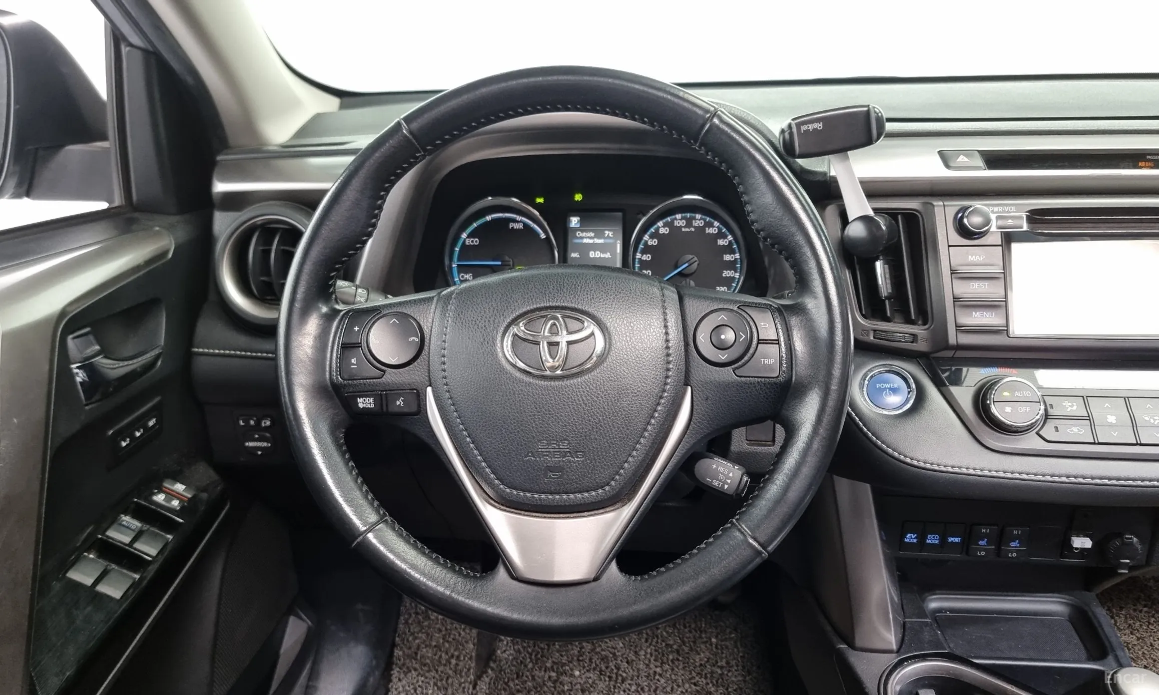 Toyota RAV4 превью 13