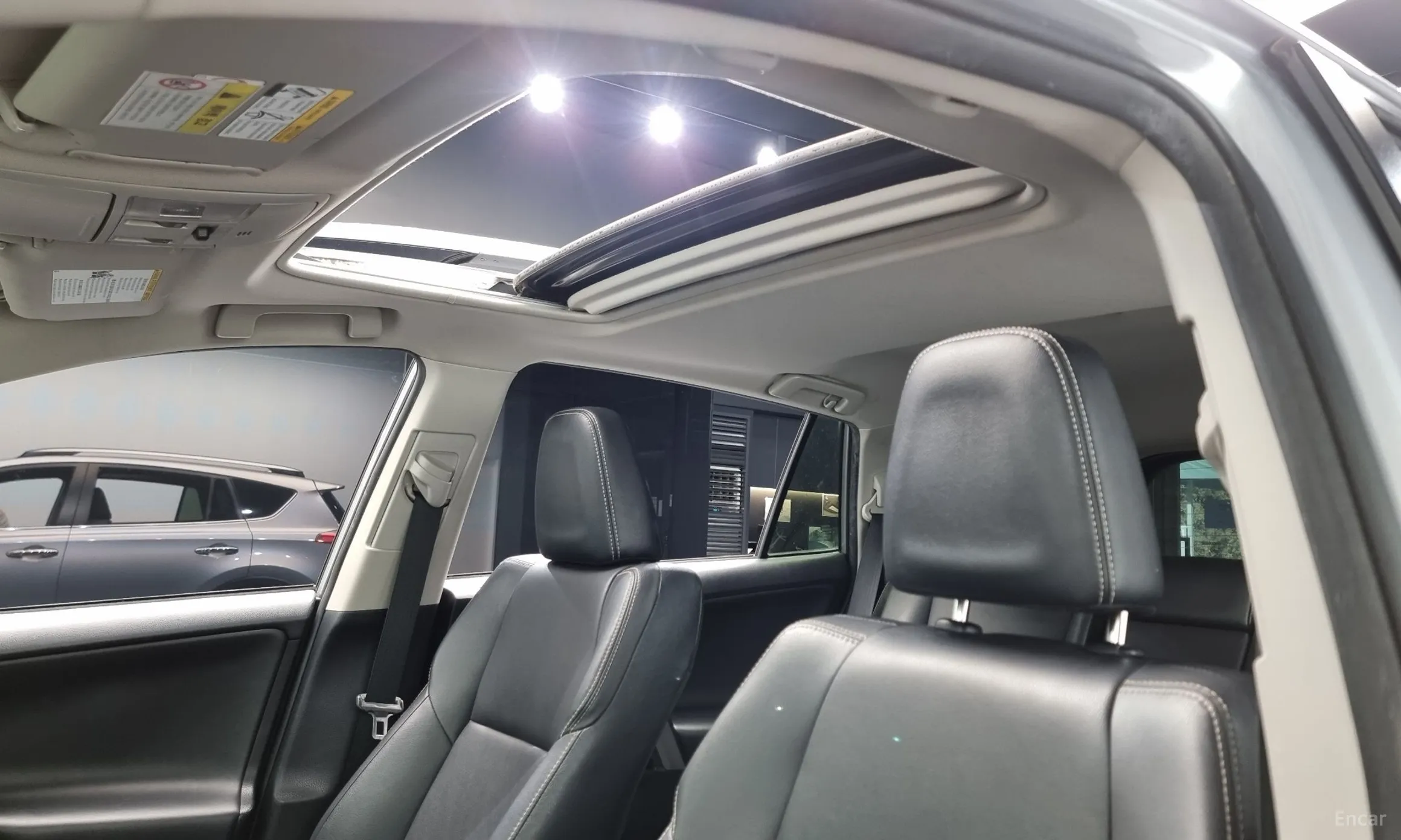 Toyota RAV4 превью 16