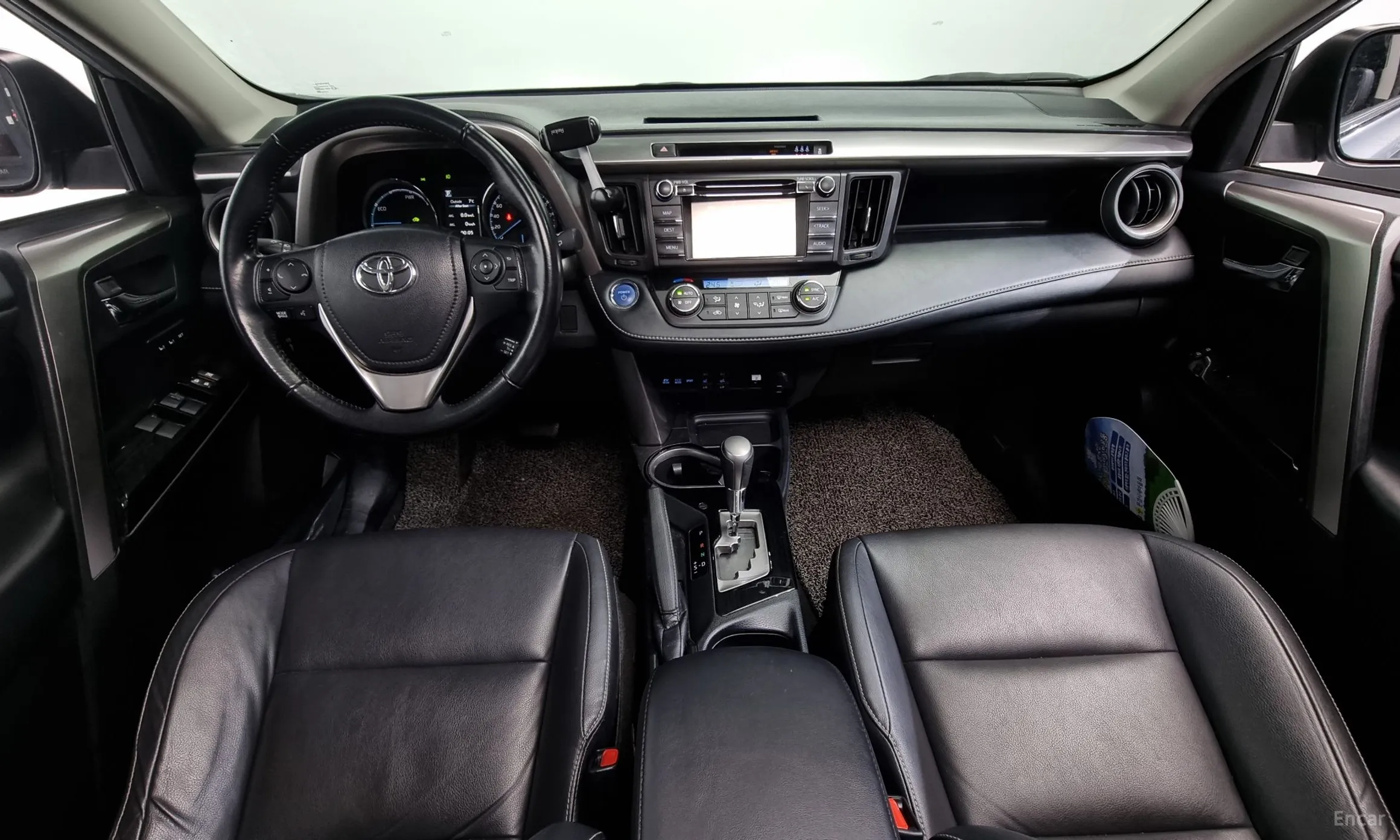 Toyota RAV4 превью 7