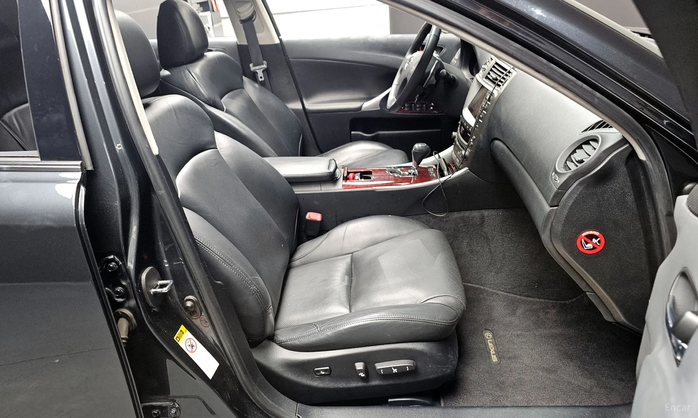 Lexus IS250 превью 10