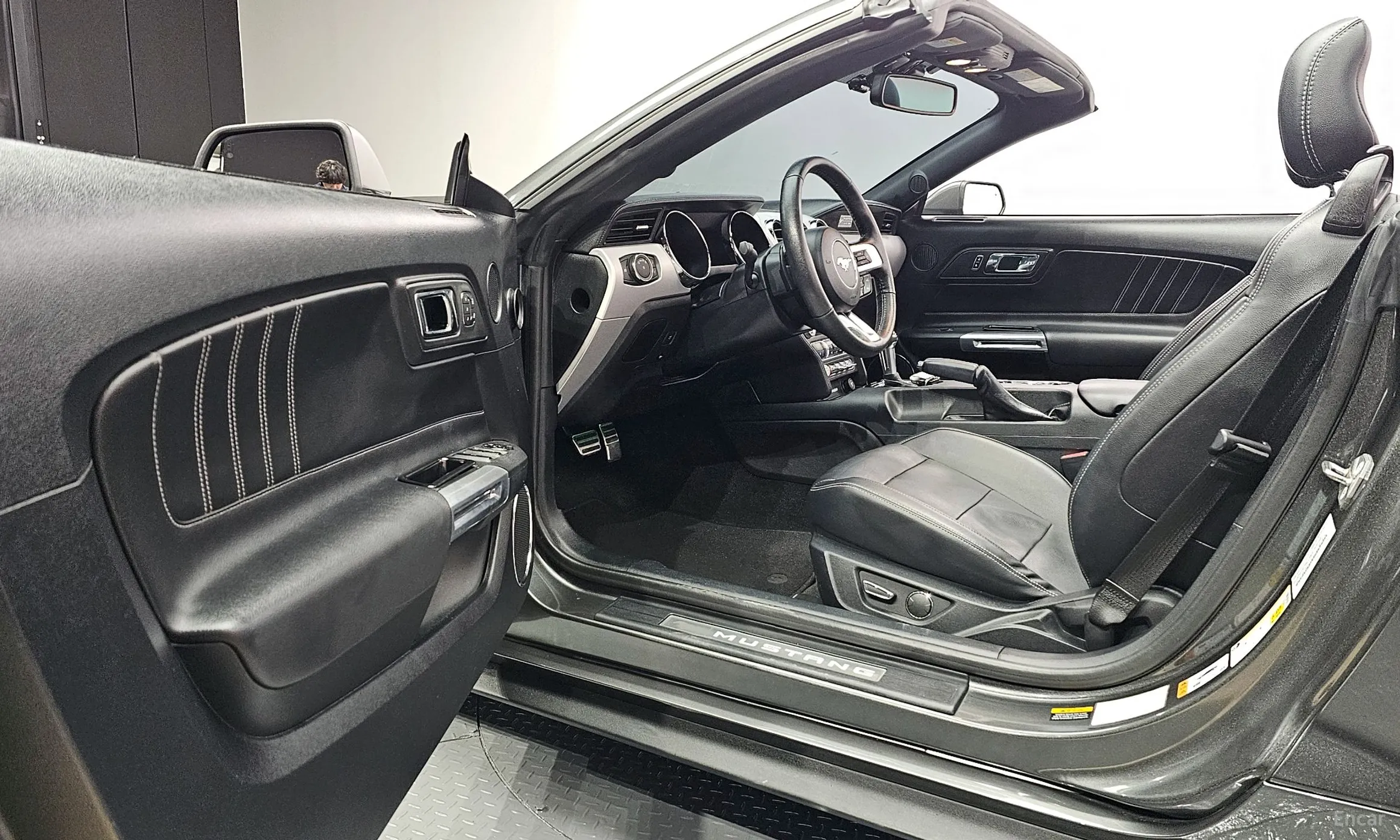 Ford Mustang превью 10