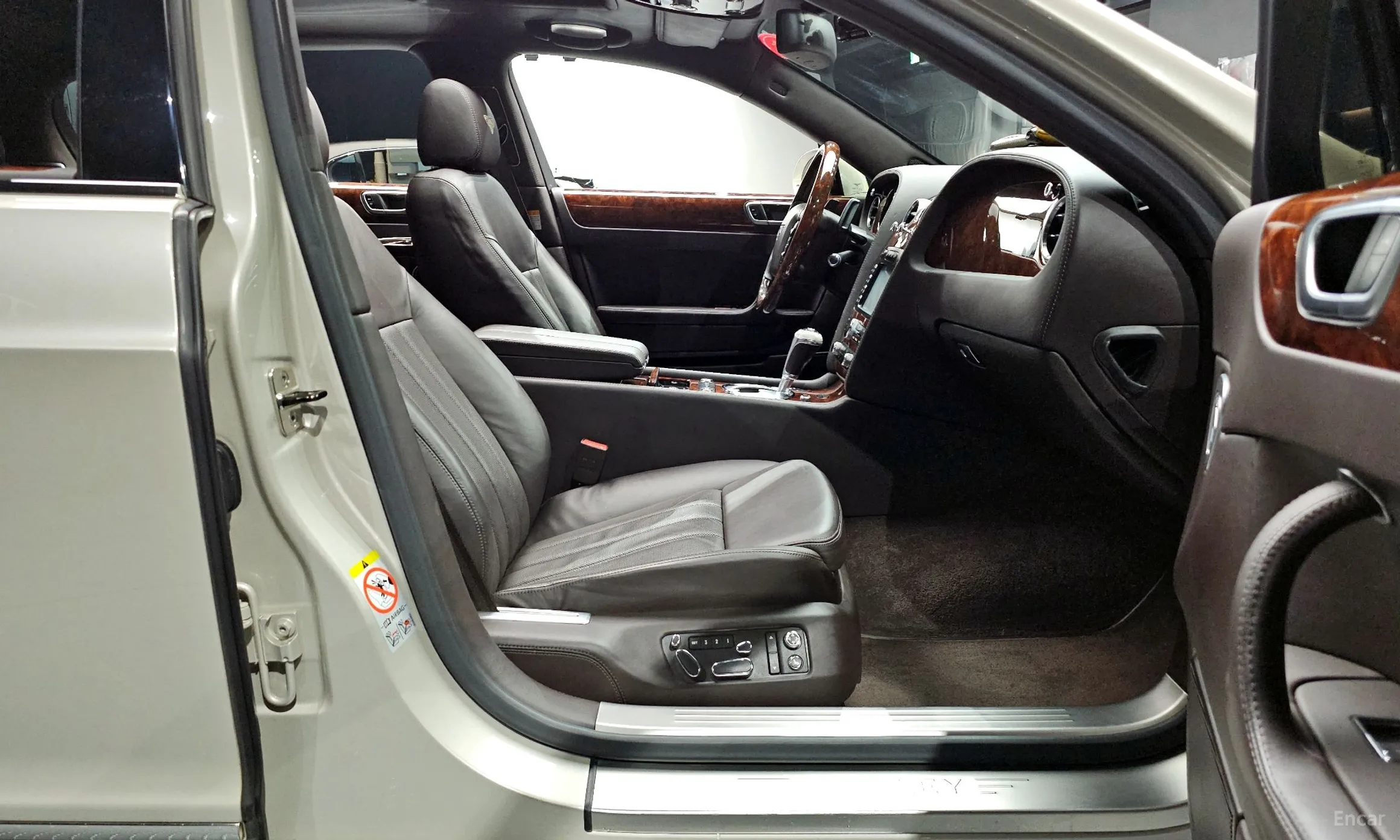 Bentley Flying Spur Gen 1 превью 10