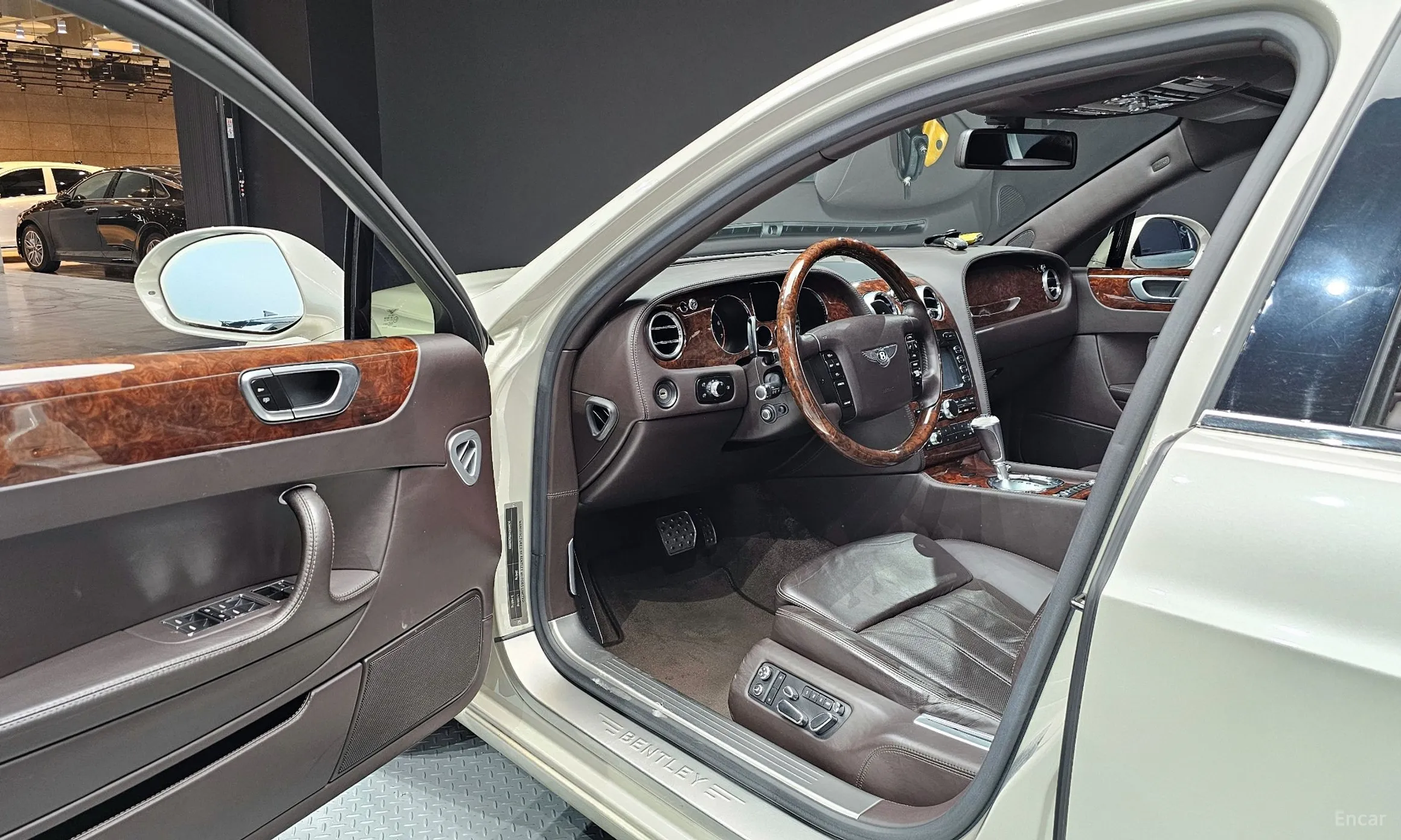 Bentley Flying Spur Gen 1 превью 11