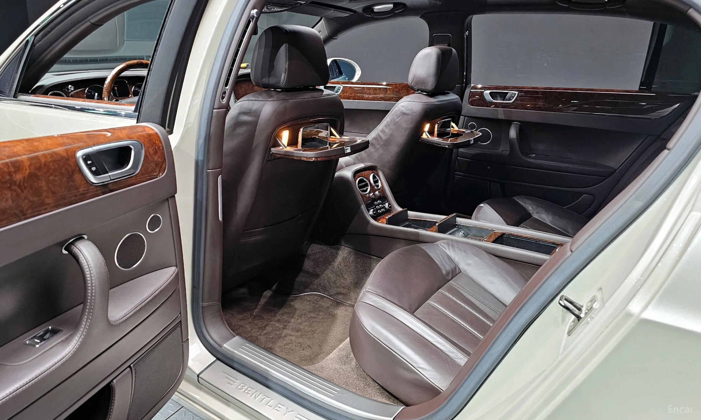 Bentley Flying Spur Gen 1 превью 12