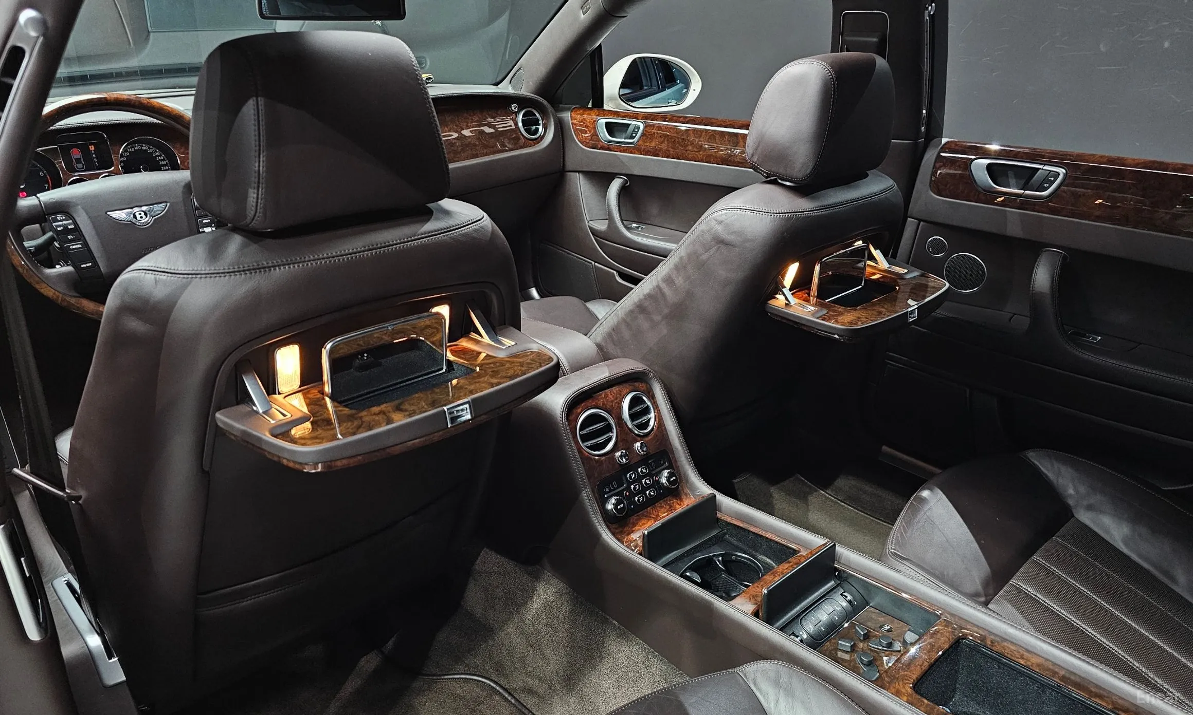 Bentley Flying Spur Gen 1 превью 17