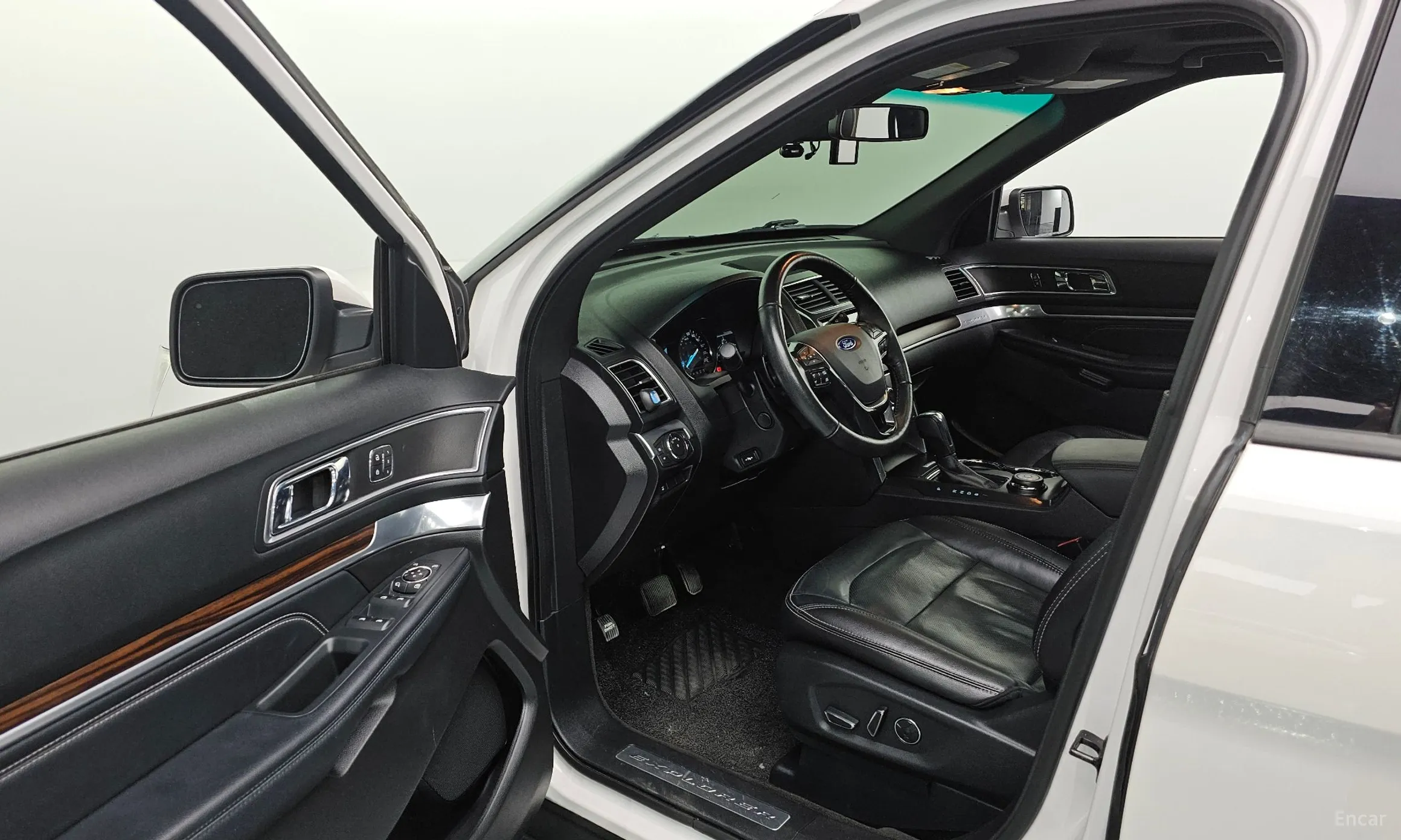Ford Explorer превью 10