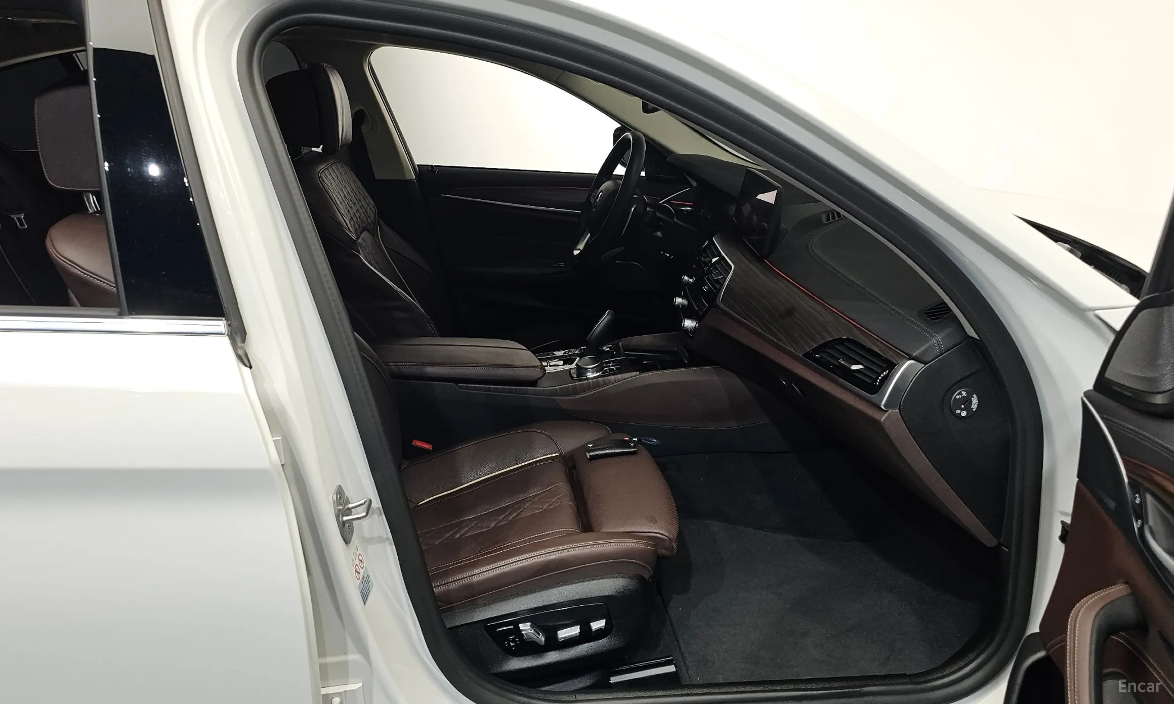 BMW 5 Series (G30) превью 11
