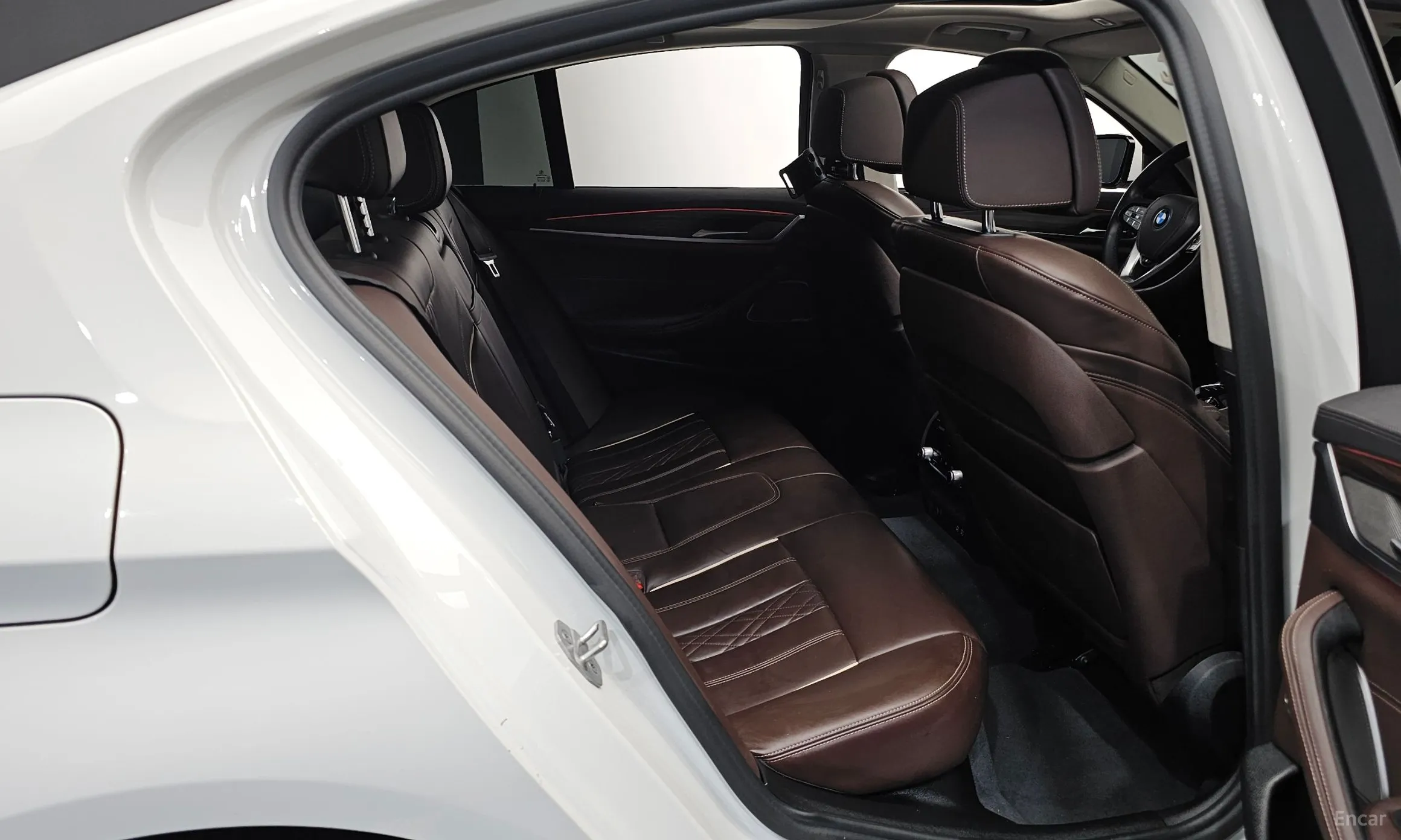 BMW 5 Series (G30) превью 12