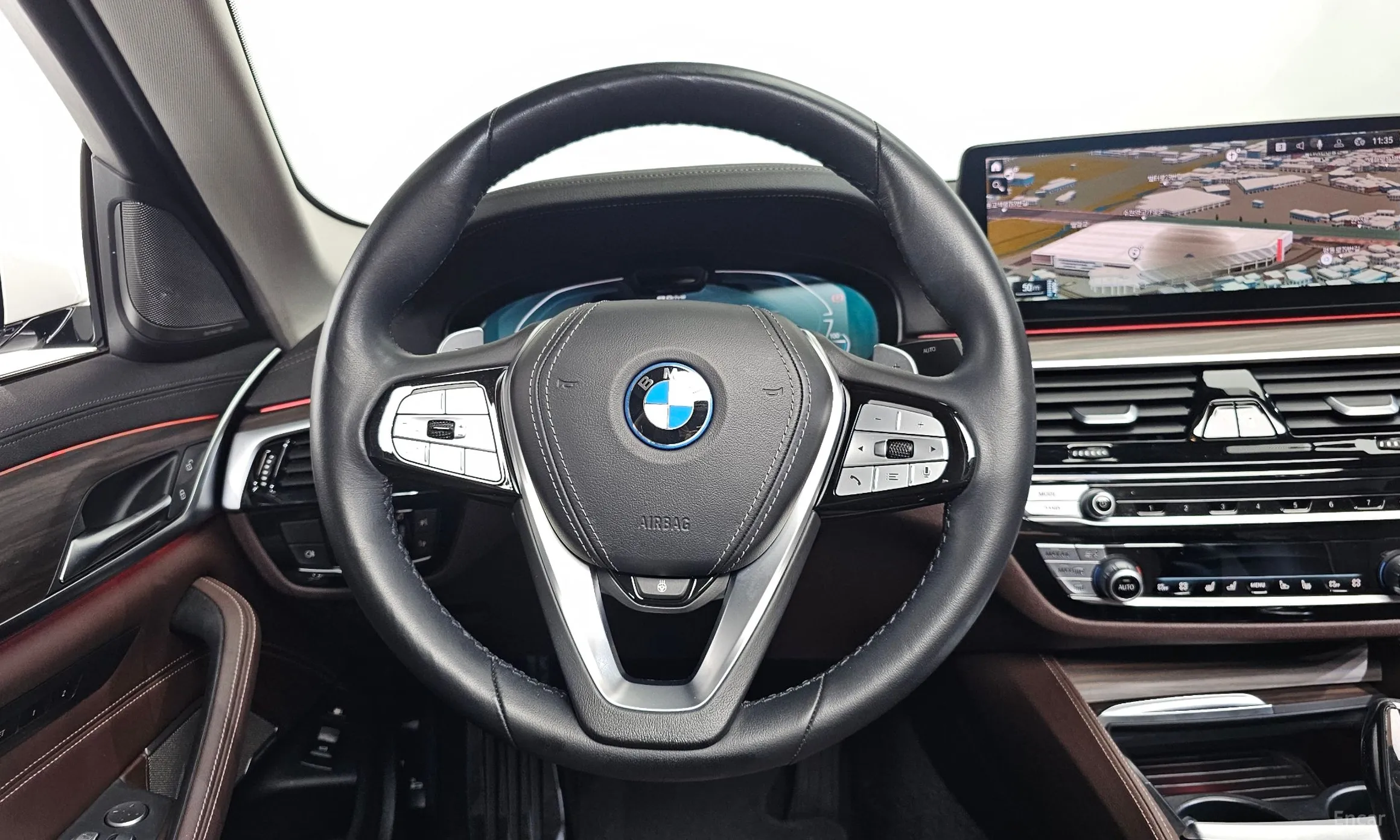 BMW 5 Series (G30) превью 13