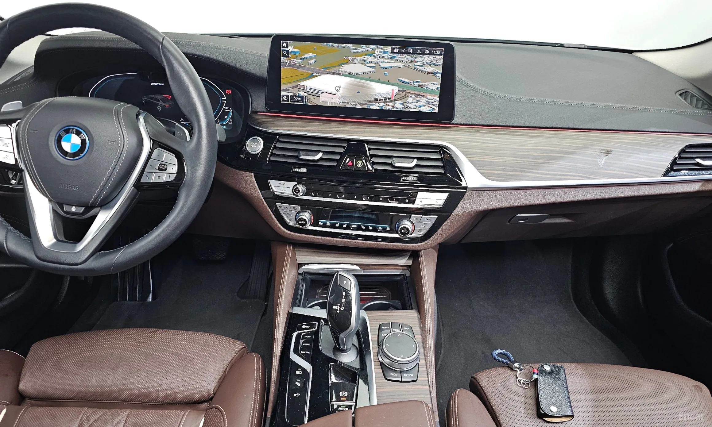 BMW 5 Series (G30) превью 14