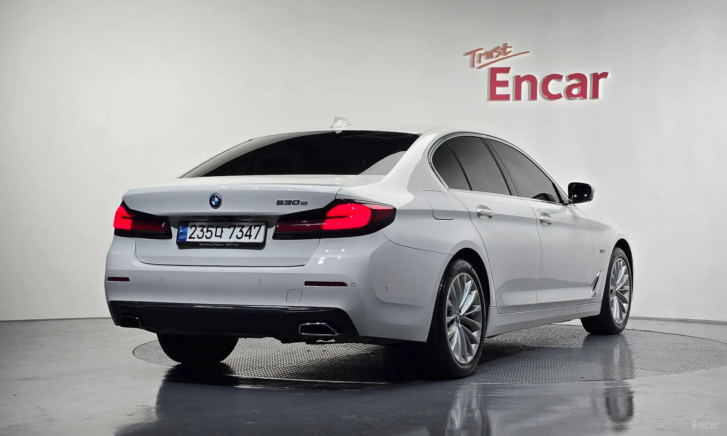BMW 5 Series (G30) превью 2